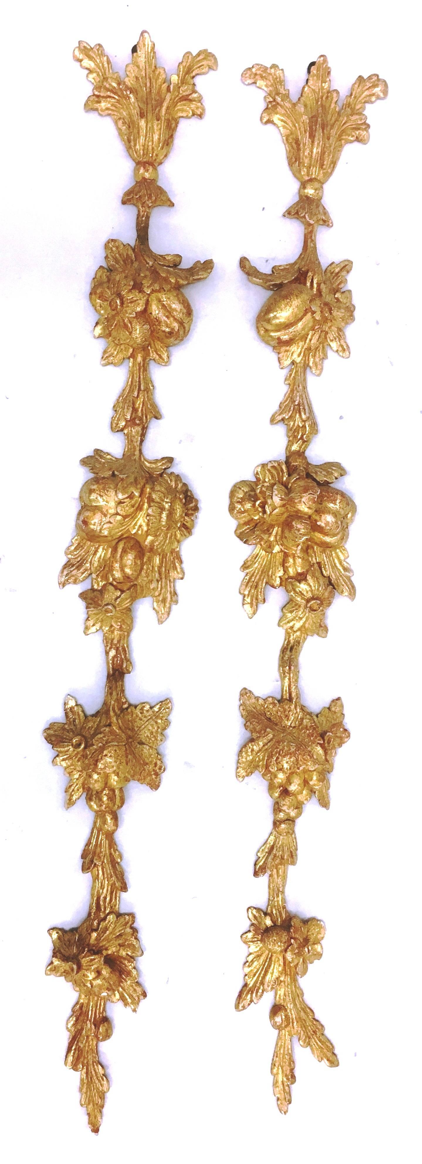 18th Century and Earlier Pair of 18th Century Carved Giltwood Wall Appliques