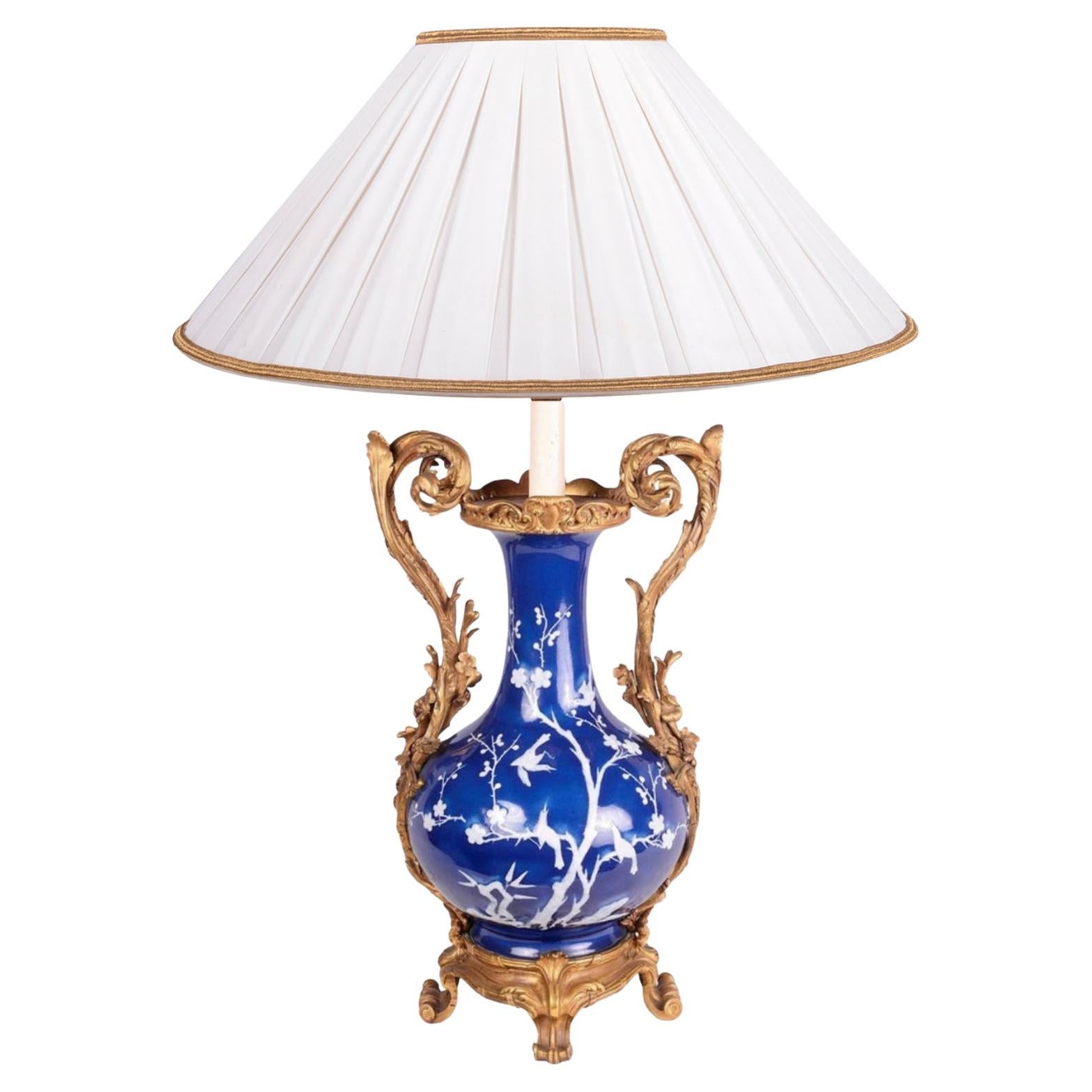 Lámpara china con jarrón azul y blanco, Siglo XIX