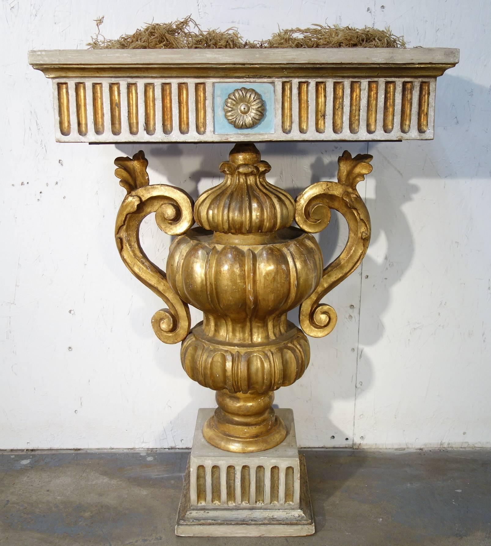 18th century hand-carved gilded wood amphora on a painted base sustaining a matching flower box of a later period, late 19th century. Patinated blue highlights and white paint interspersed by golden grooves ovules.

Dimensions are 25 1/4