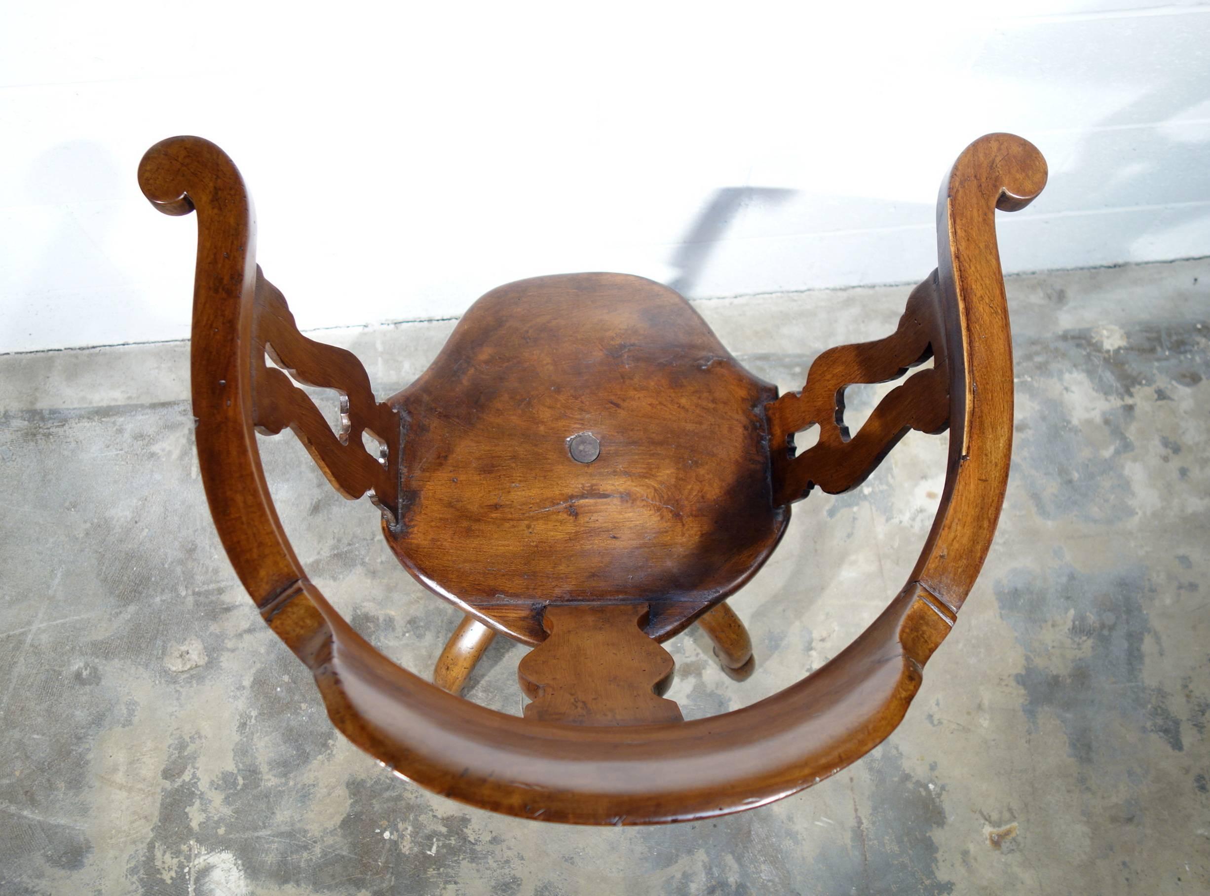 Antique Italian Tuscan Barber Armchair Solid Walnut Circa 1840 In Excellent Condition In Encinitas, CA