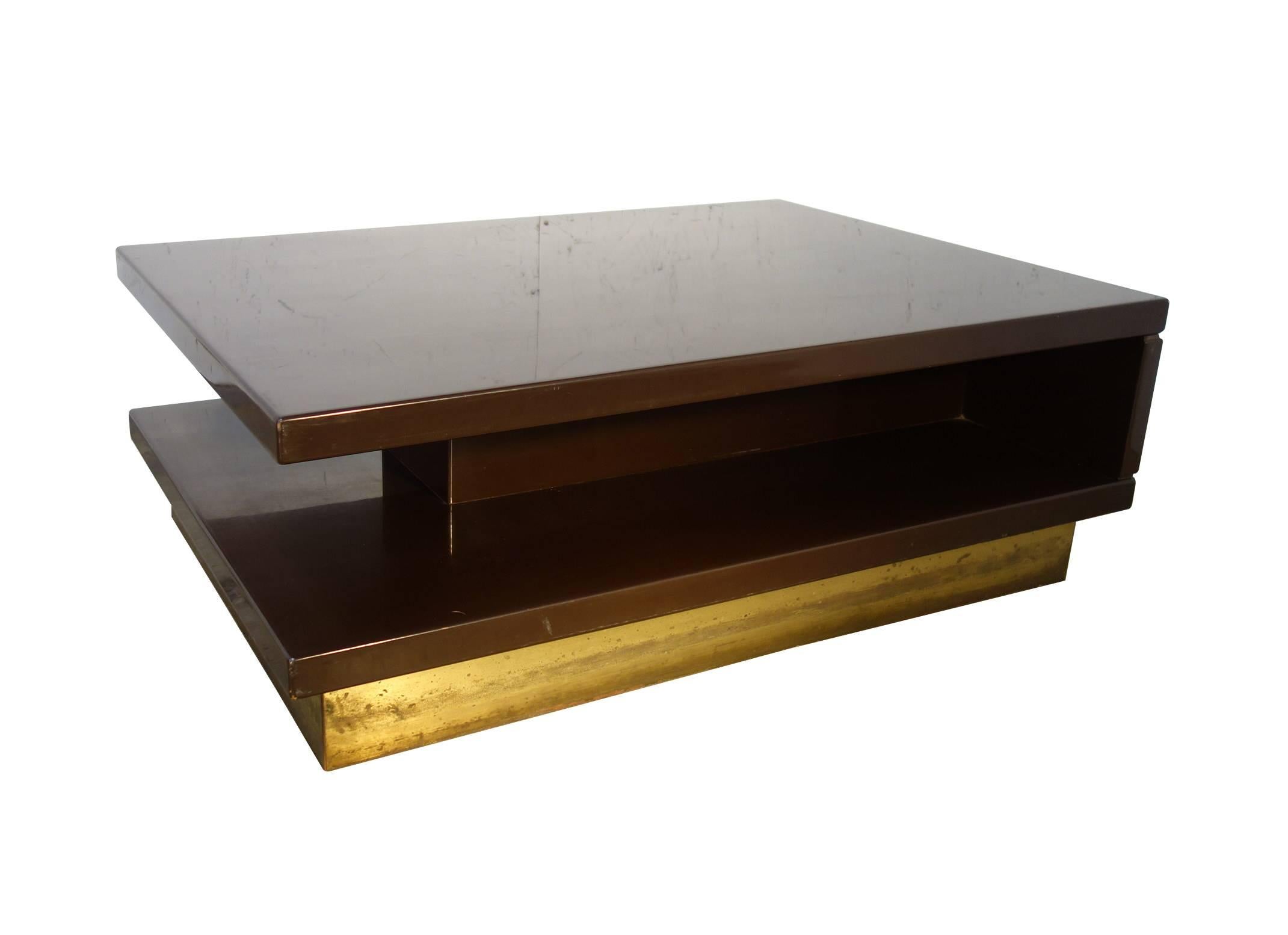 Italian Design contemporary occasional tables, 1970s. One rectangle table and one square table available. Ideal for sectional or modular-seating tables.

Chocolate color lacquered plywood tabletop joined by a cantilever on a base of brass plinth