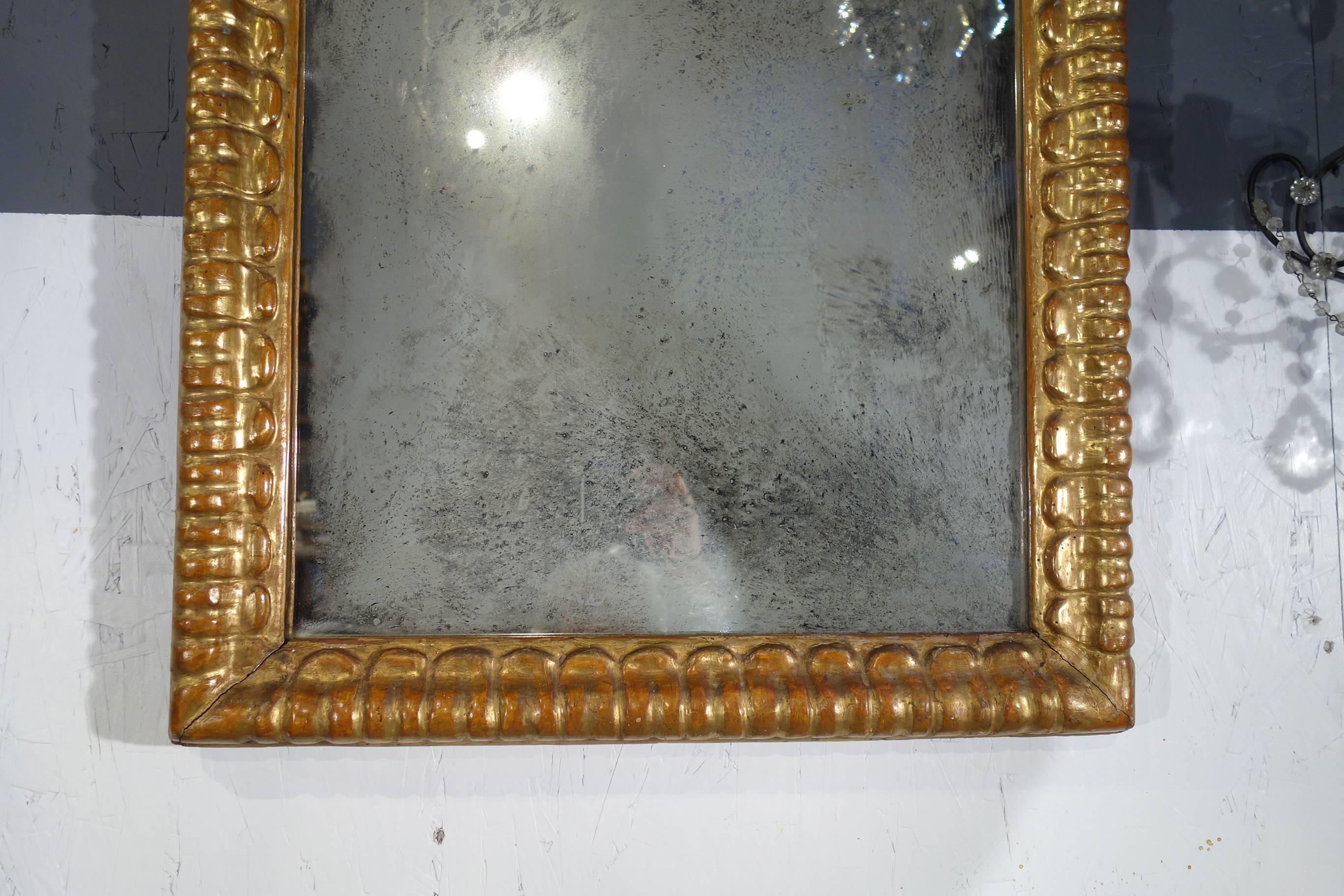 Miroir vertical ovale italien ancien du début du XIXe siècle de style baroque, doré à l'or fin Bon état - En vente à Encinitas, CA