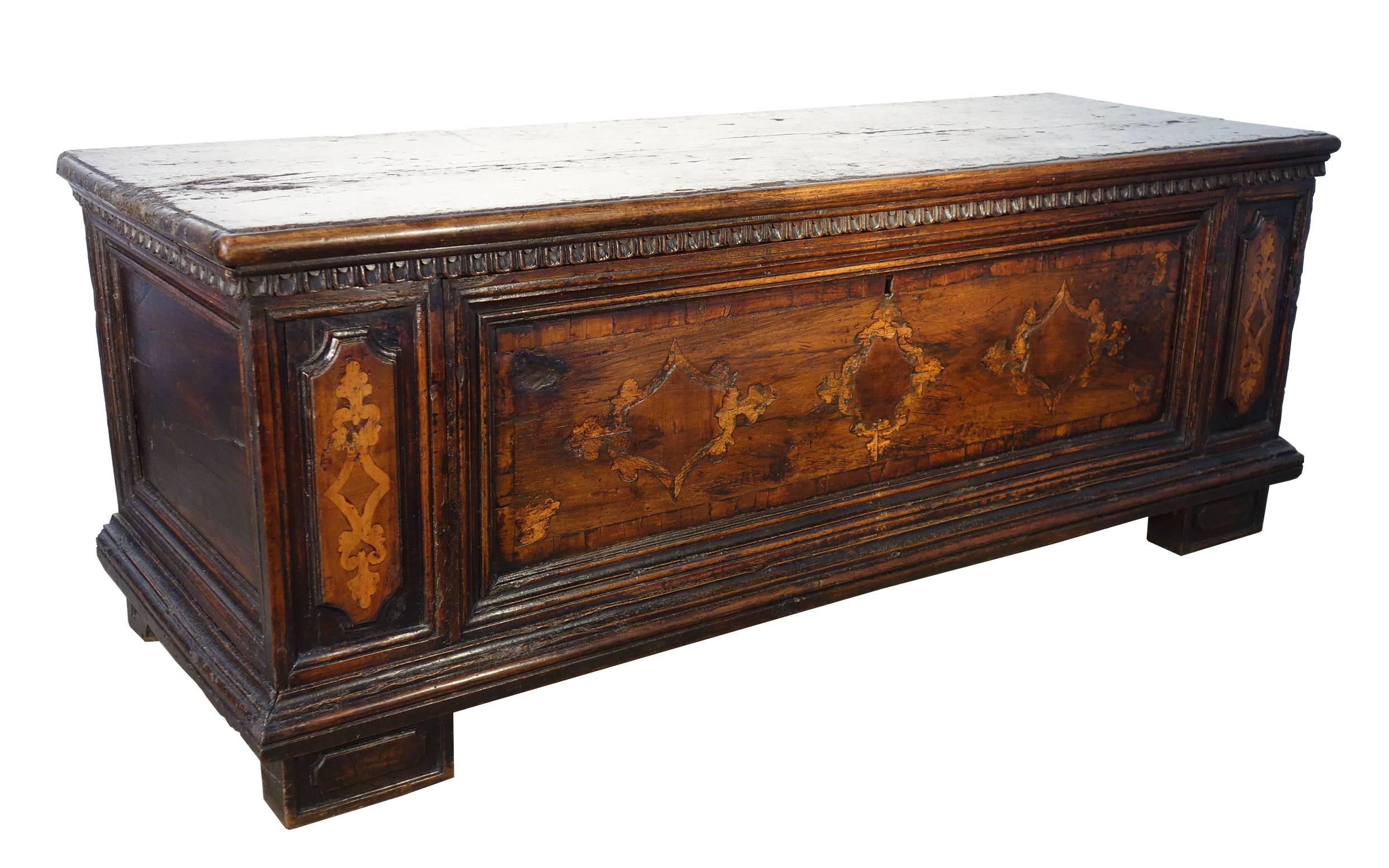 Late 17th century Tuscan dark walnut trunk with inlaid geometric patterns on the front and squared feet. Incredible thick solid walnut frame. Clean inside immaculate condition, original hardware and key. Inside drawer compartment that keep the top