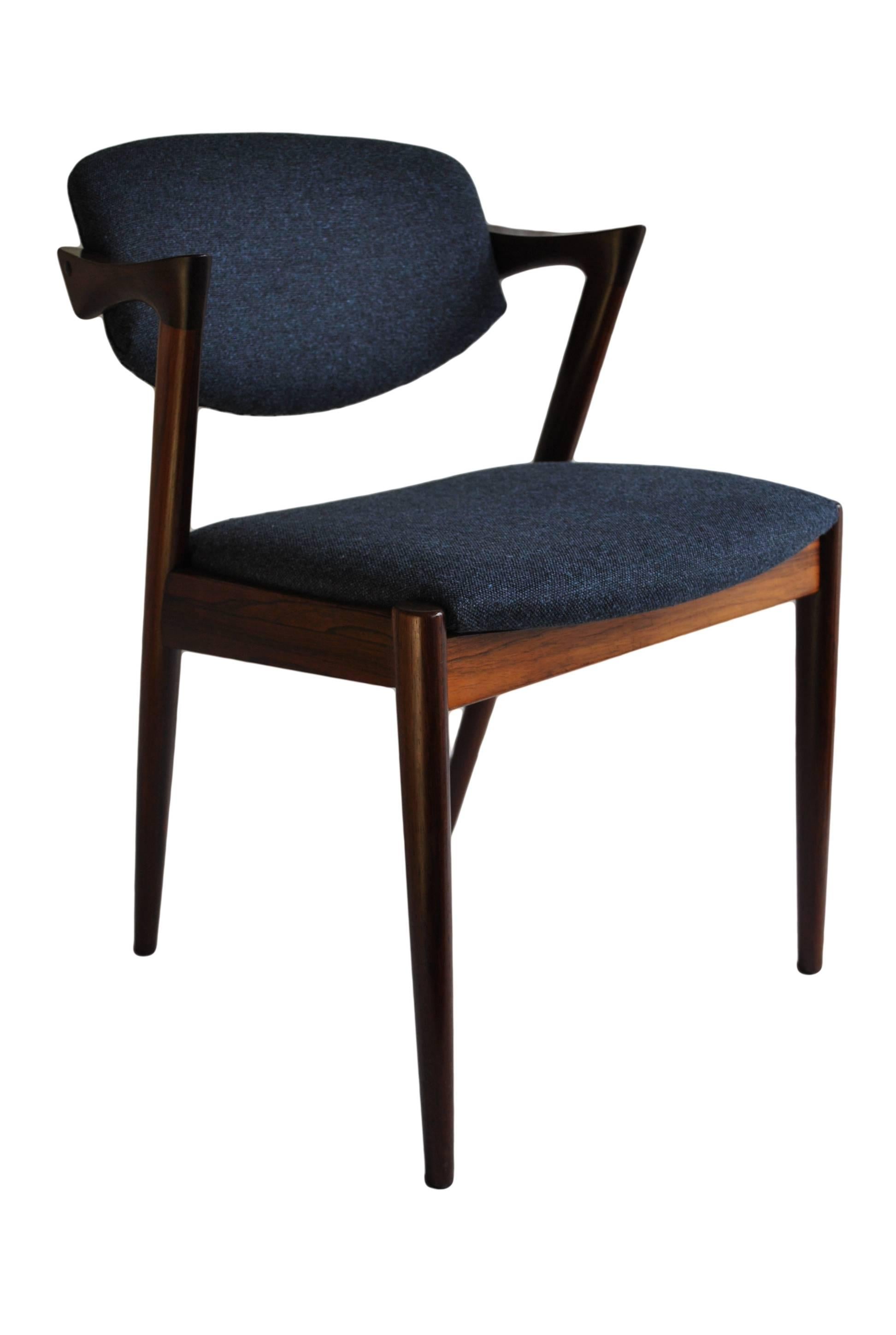 Superb set of eight fully restored original pau ferro rosewood Kai Kristiansen model 42 dining chairs - with pivot back rests.
Produced in Denmark in the 1960s. Classic elegant Mid-Century design. These have been stripped, cleaned, re-oiled and