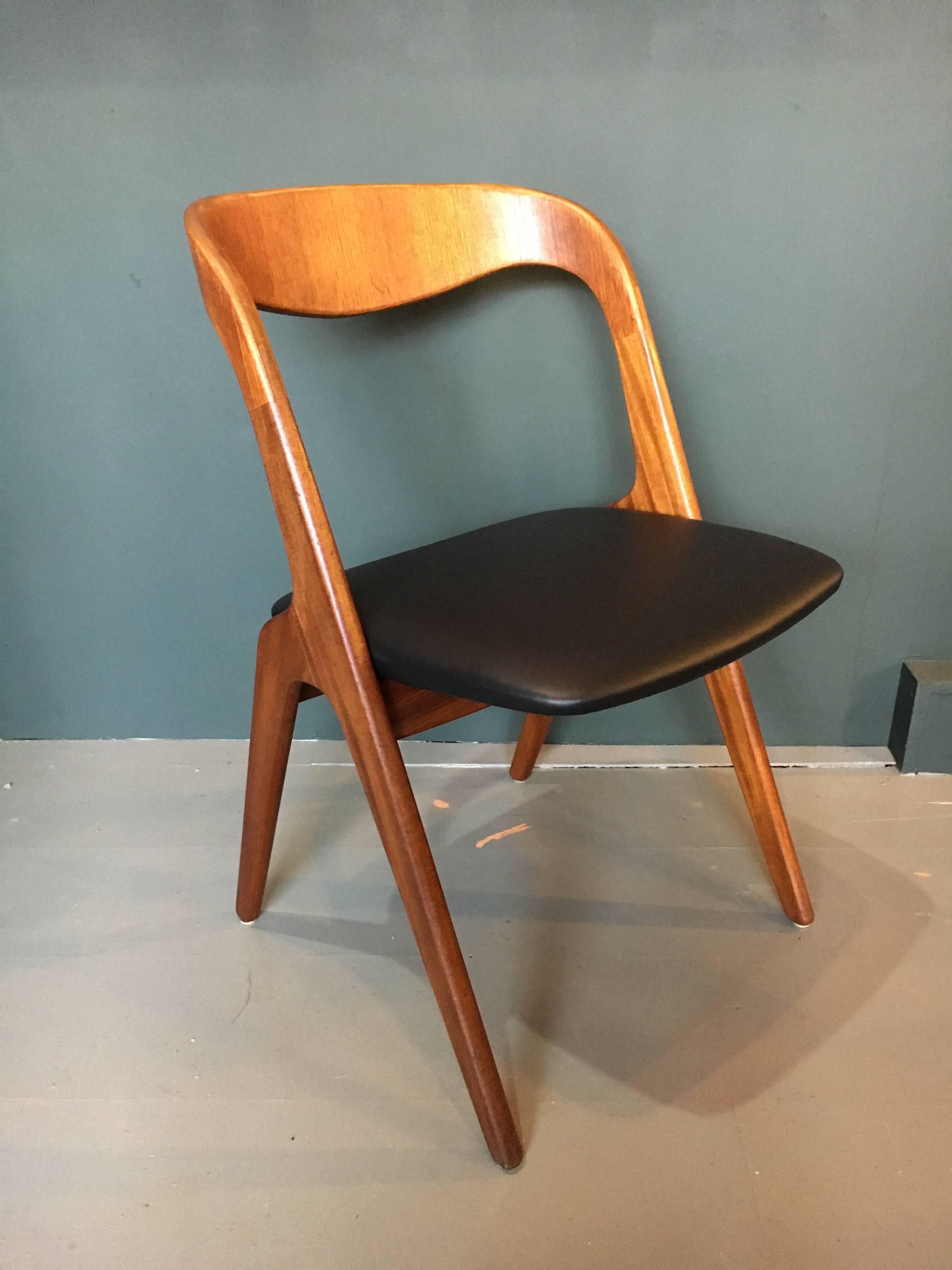 10 Danish Midcentury Dining Chairs by Johannes Andersen, Reupholstered In Good Condition In London, GB