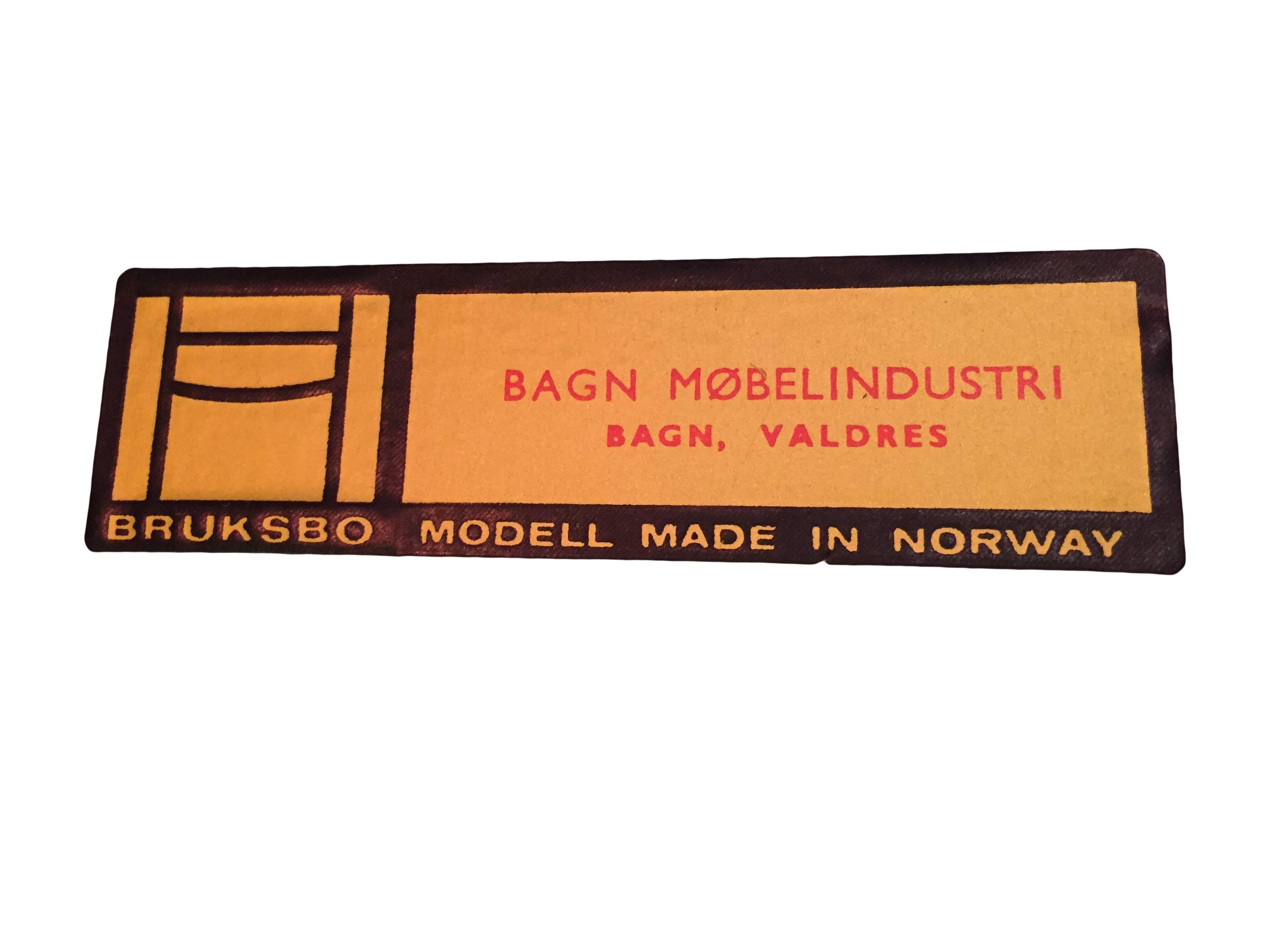 1966 Rolf Hesland 'Scala' record/magazine cart for Bruksbo, Norway.
Brazilian Rosewood construction. Wonderful grain - and in good condition.