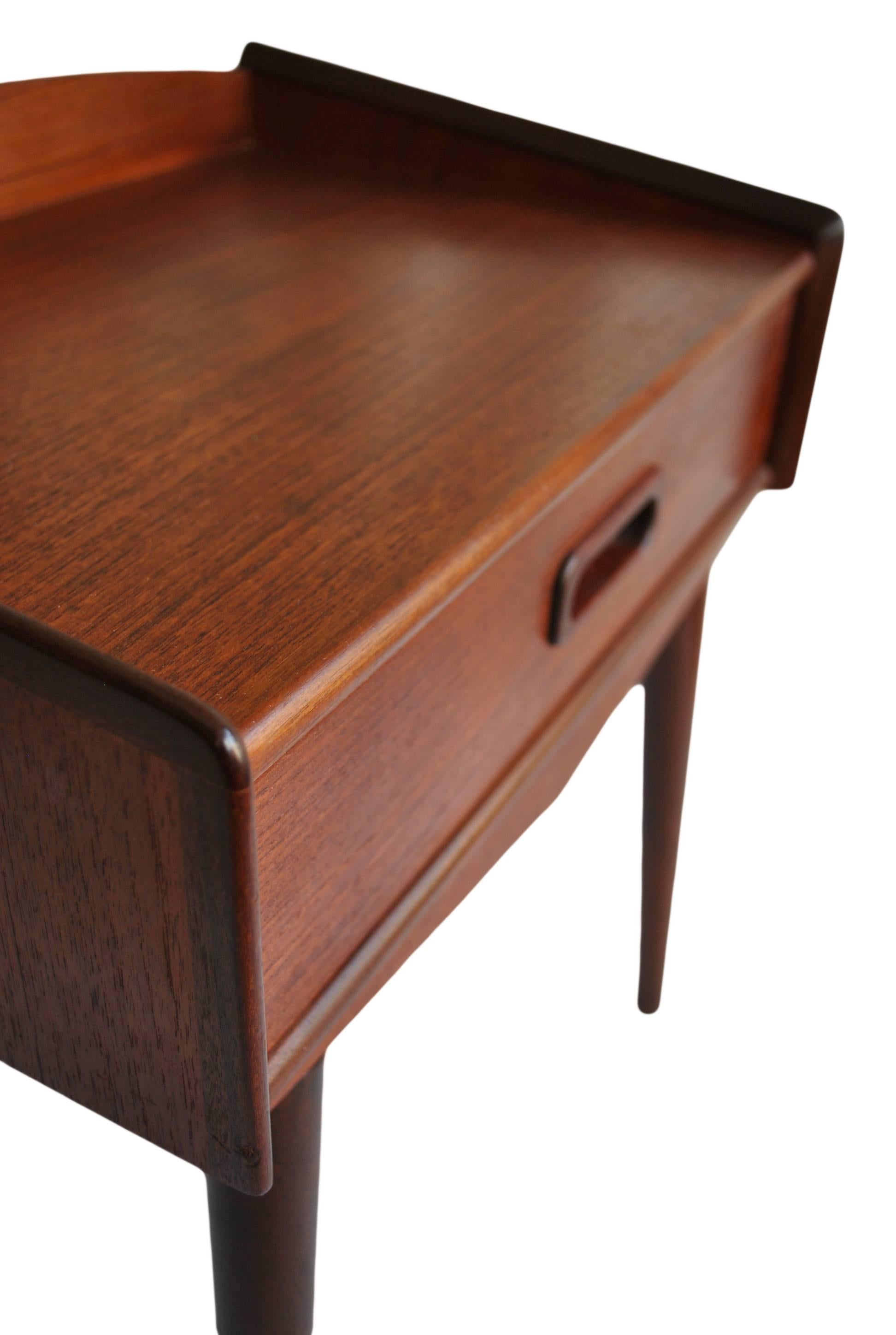 Teak Pair of Danish Mid-Century Nightstands