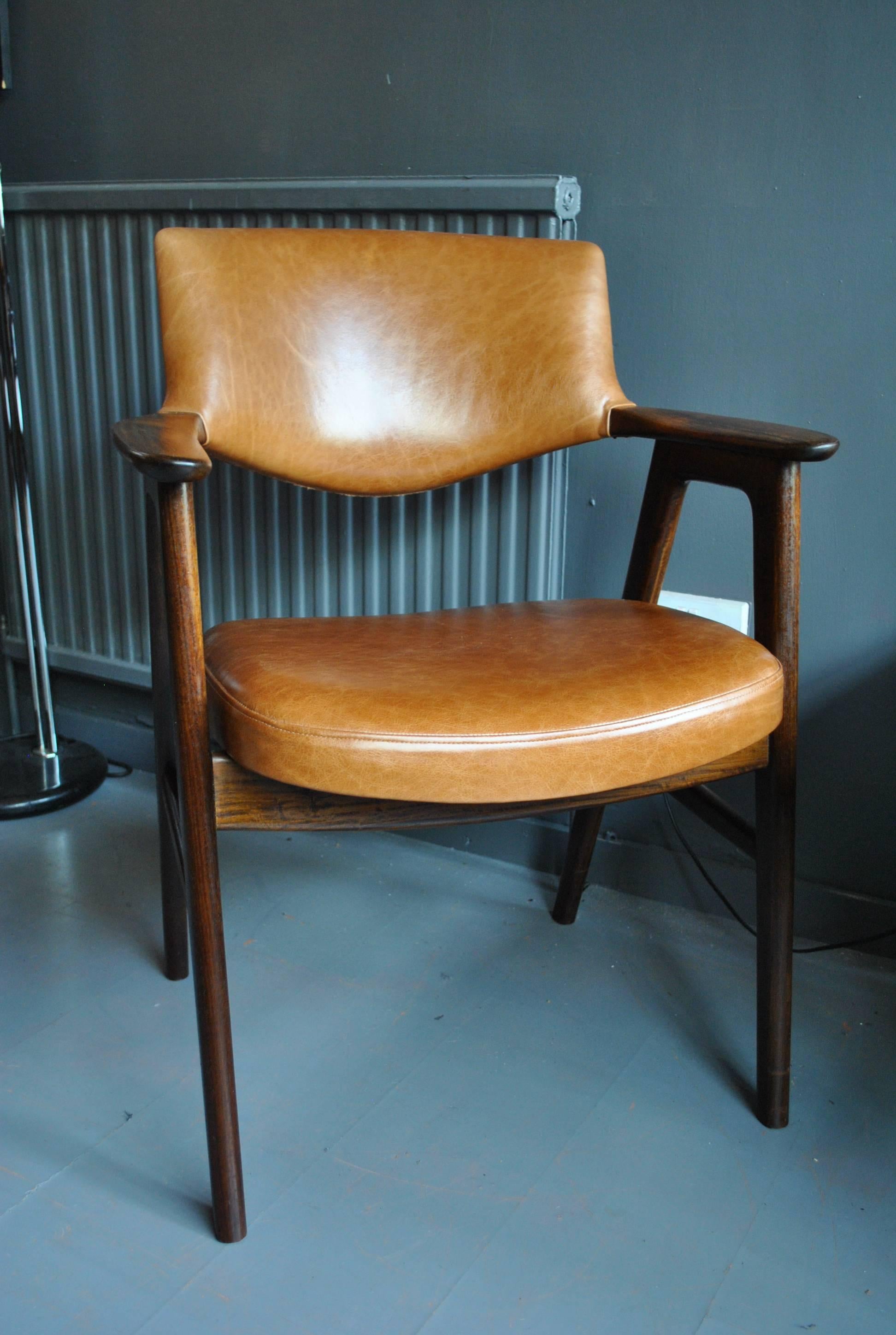 Pair of Erik Kirkegaard Leather and Palisander Armchairs In Excellent Condition In London, GB