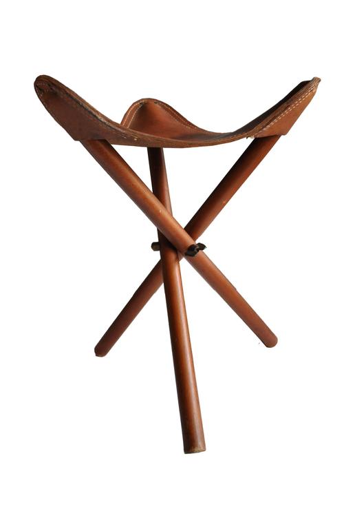 folding tripod stool