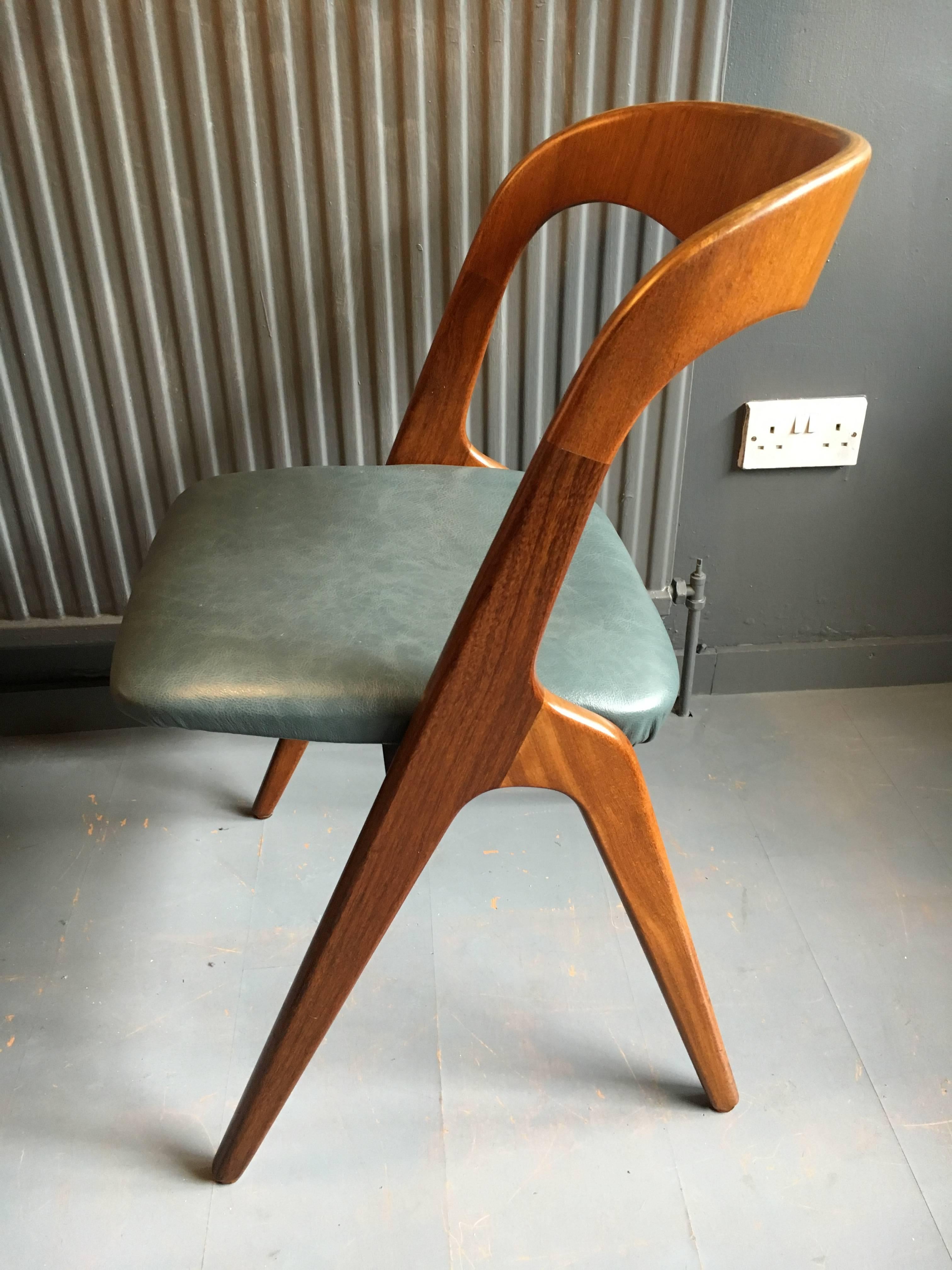 Six Danish Mid-Century dining chairs by Vamo Sonderborg. Teak, circa 1960.
Newly upholstered in crest leather. Other upholstery options are available.