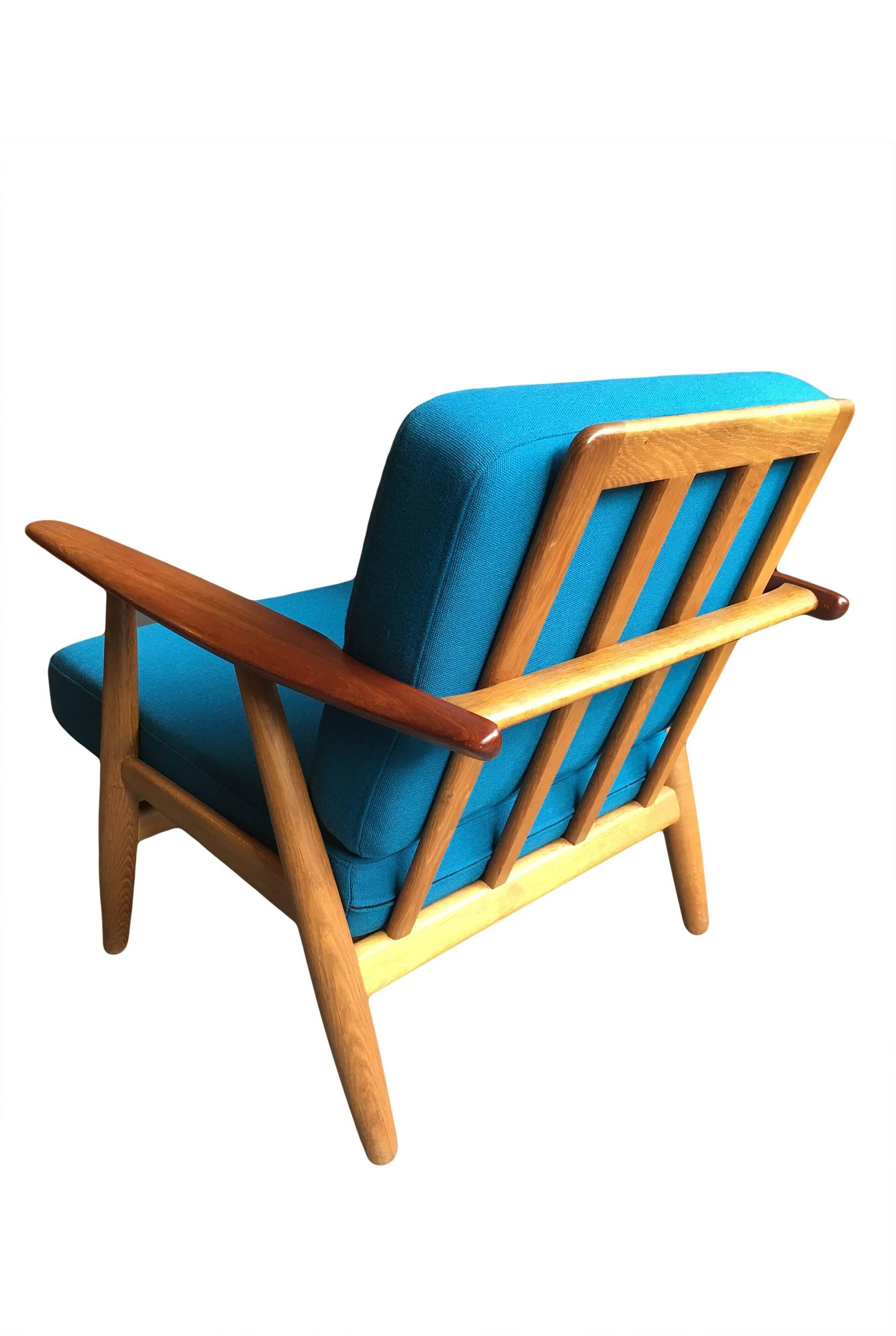 An original Hans J Wegner GE240 'cigar' chair. Produced by GETAMA, Denmark in the late 1950s. Oak frame with teak arms. Completely re-upholstered using Bute Teal fabric. Superb condition. Original Wegner/Getama stamp to underside.
U.S Shipping