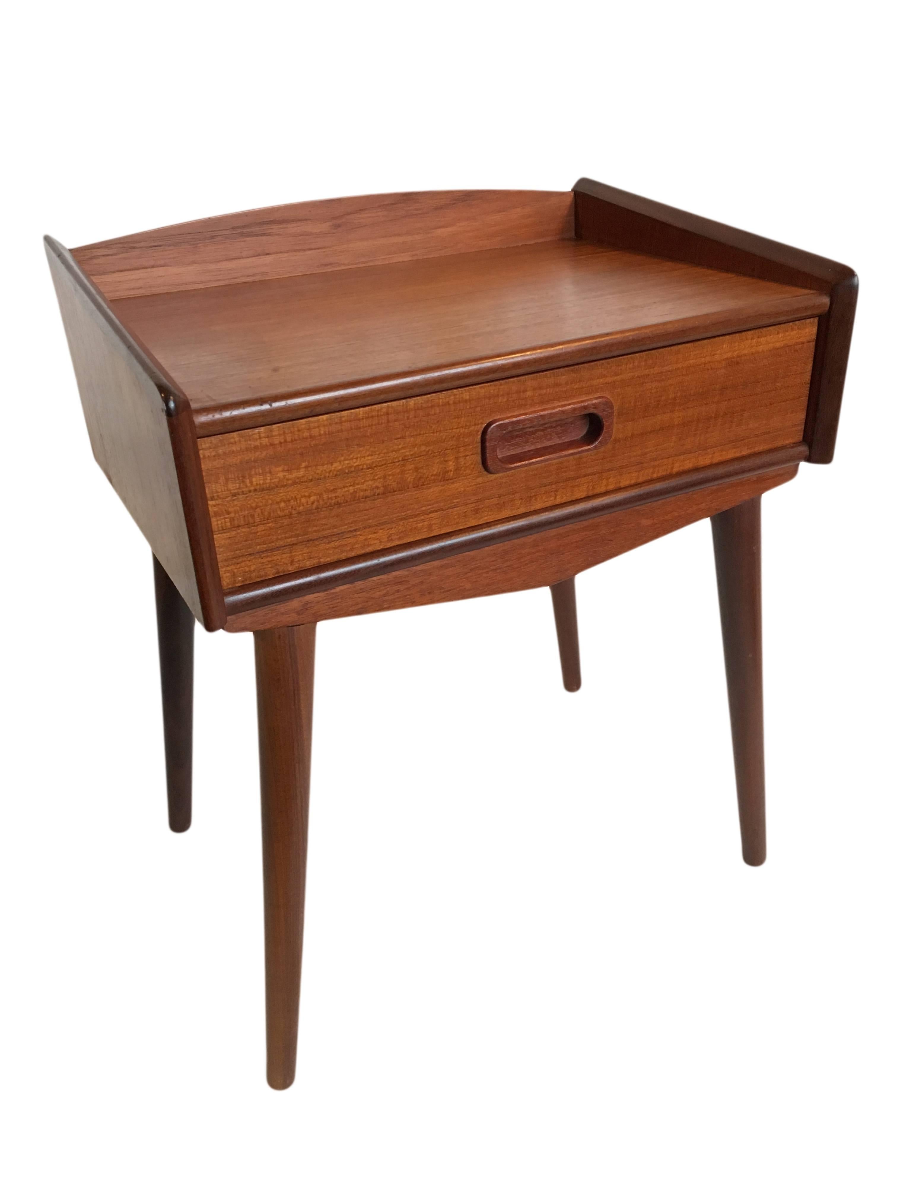 Single Danish teak Midcentury nightstand. Can also be wall hung without its legs. Great condition, circa 1960.