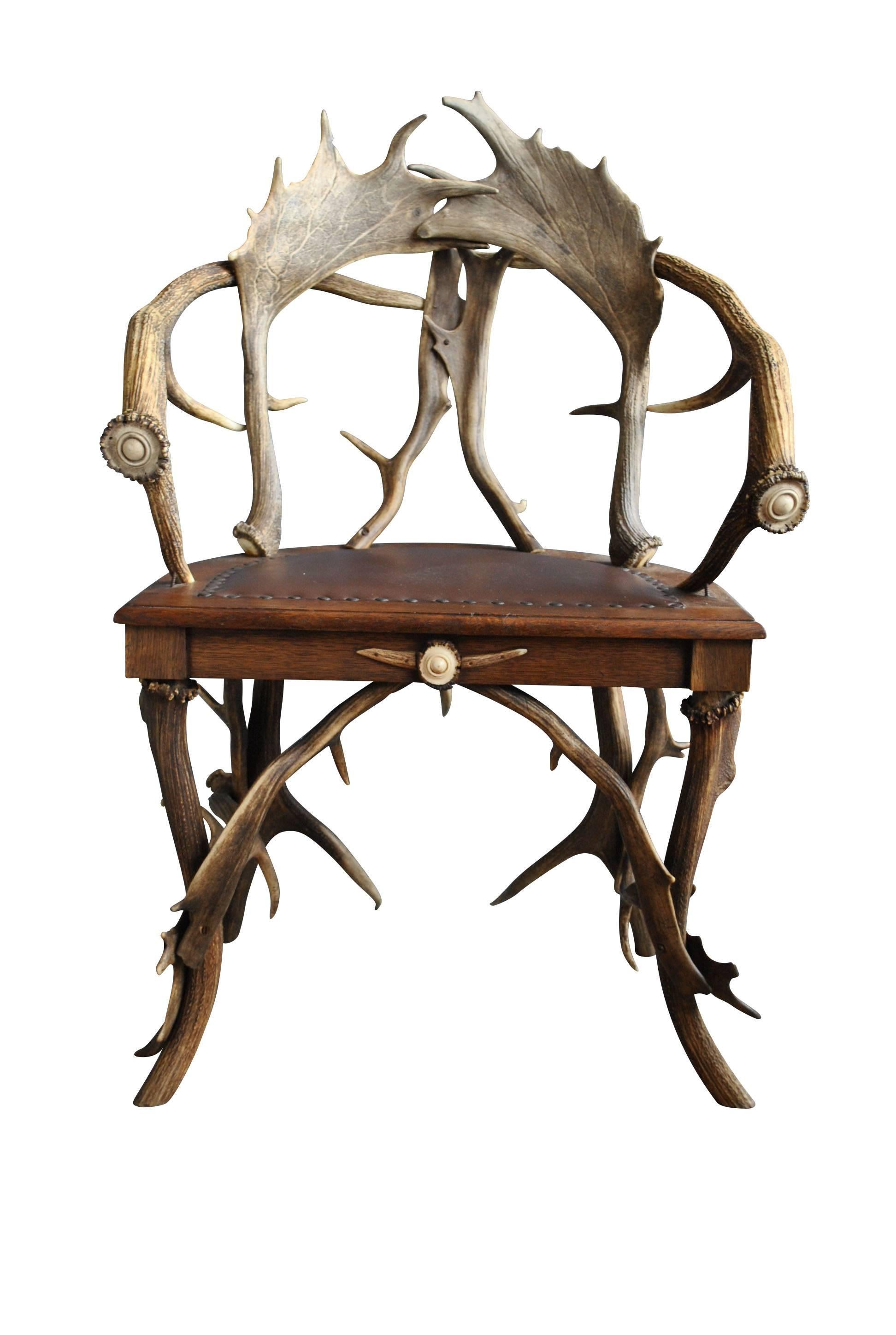 Spectacular Set of Antique Scandinavian Antler Chairs and Table In Excellent Condition In London, GB