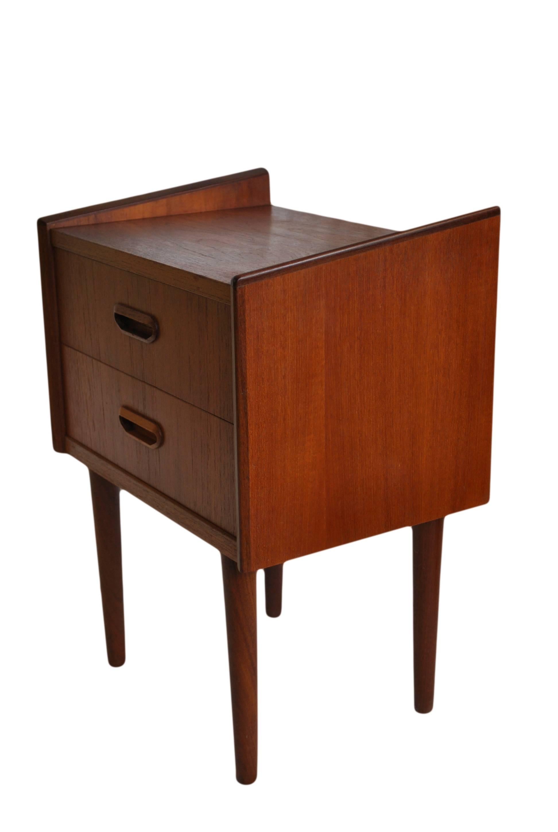 Pair of Danish Midcentury Nightstands In Good Condition In London, GB