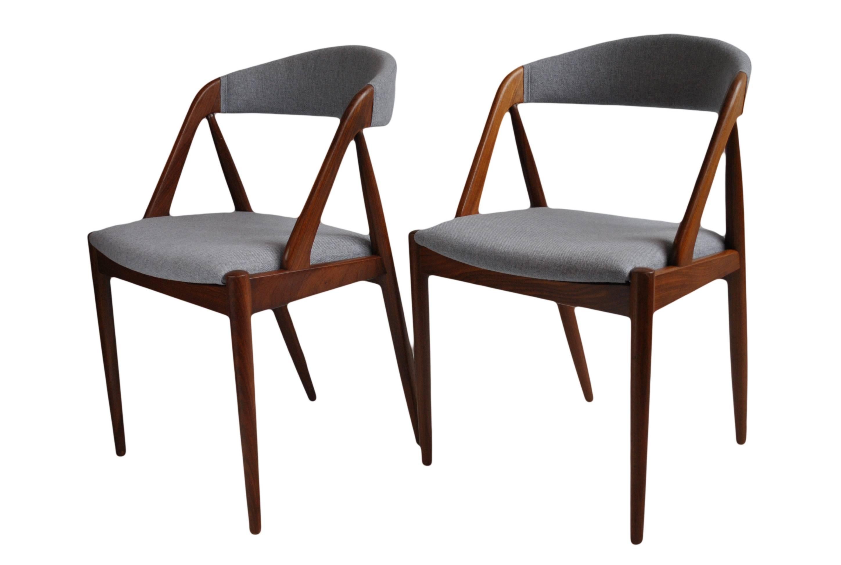 Mid-Century Modern Set of Four Fully Restored and Reupholstered Kai Kristiansen Model 31 Chairs