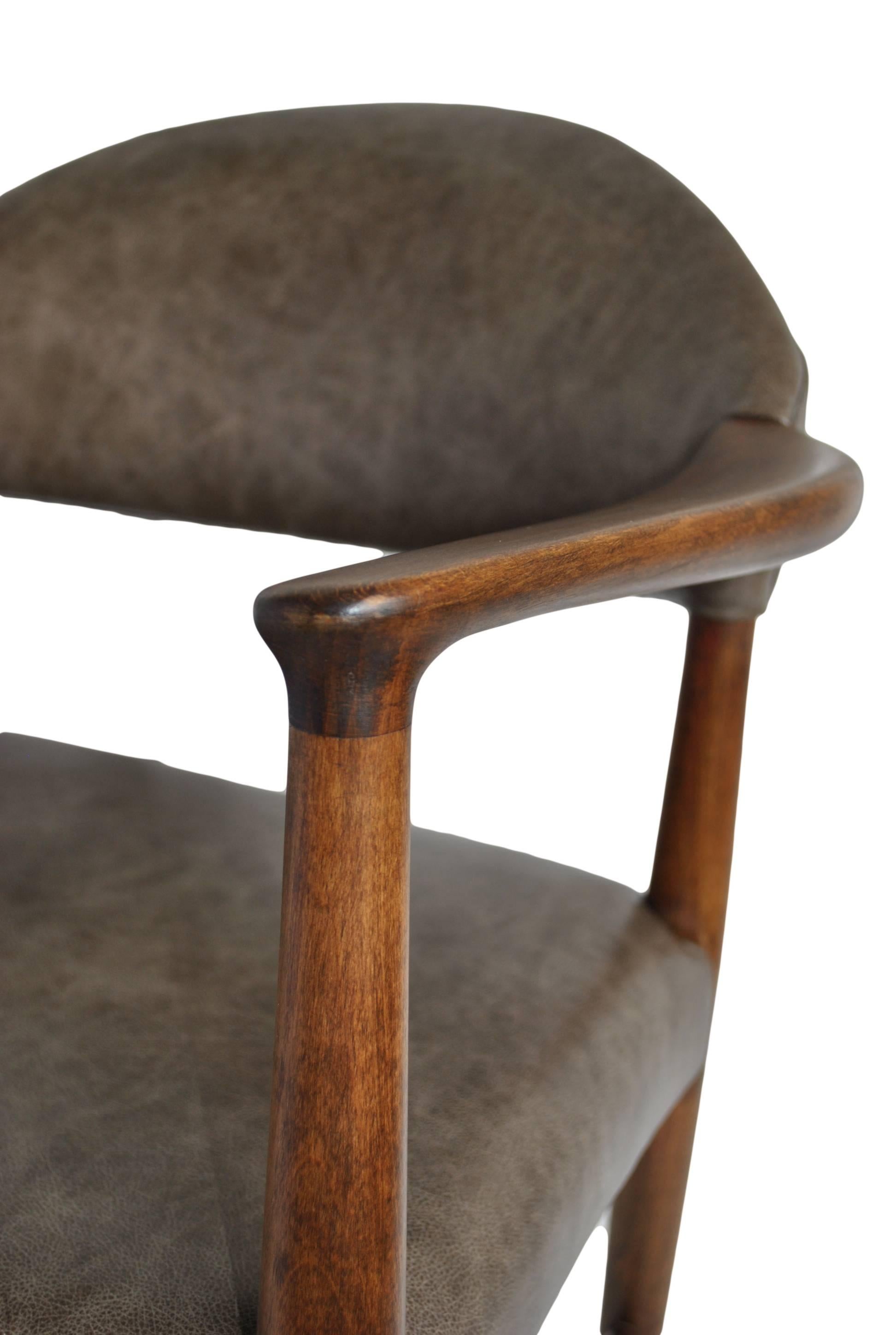 A Classic Kurt Olsen elbow chair fully refurbished and professionally reupholstered in new Italian leather upholstery. Produced in Denmark, circa 1950s.
Dark original stained beech polished frame.