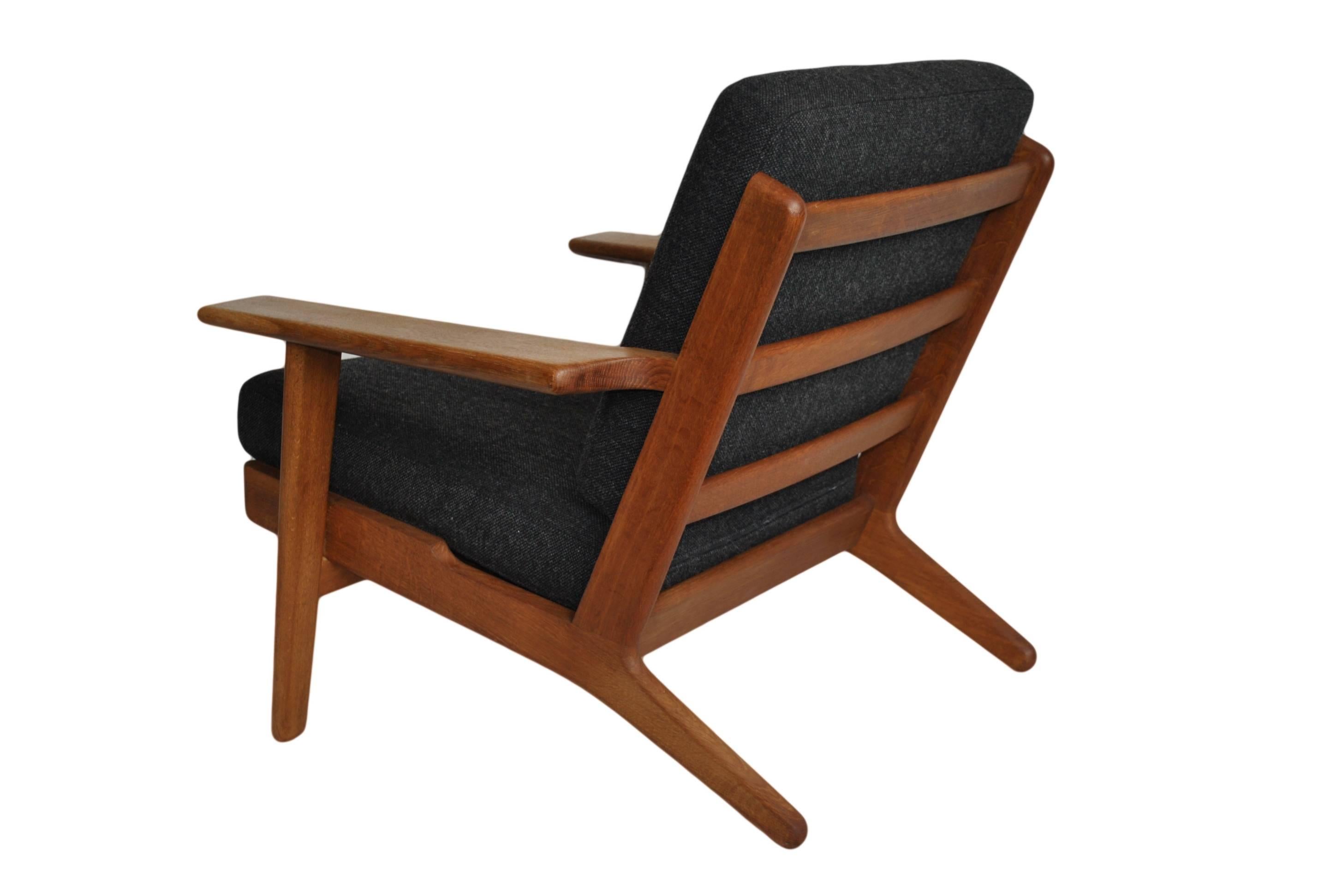 Mid-Century Modern Pair of Original Hans J Wegner ge290 Lounge Chair