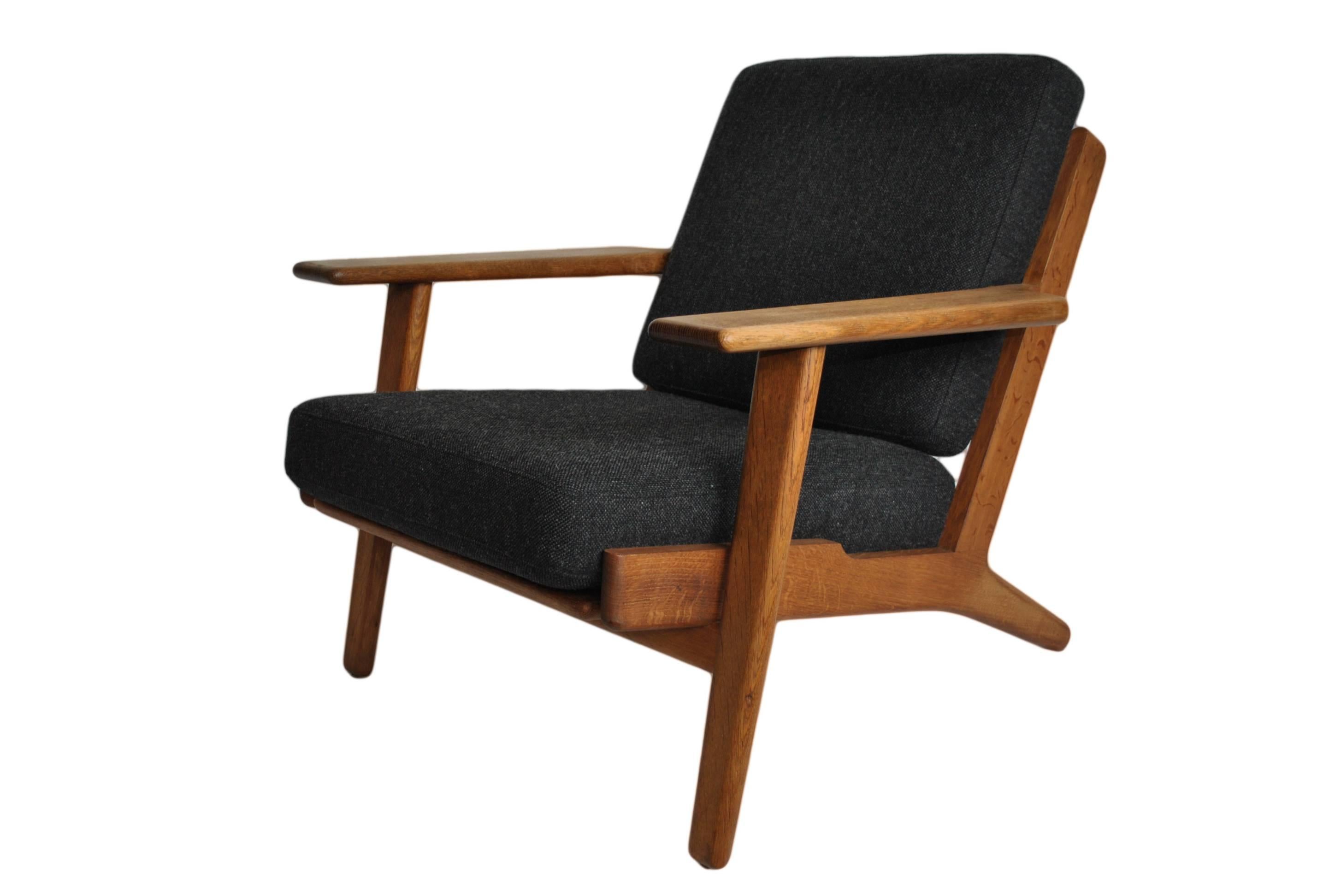 20th Century Pair of Original Hans J Wegner ge290 Lounge Chair
