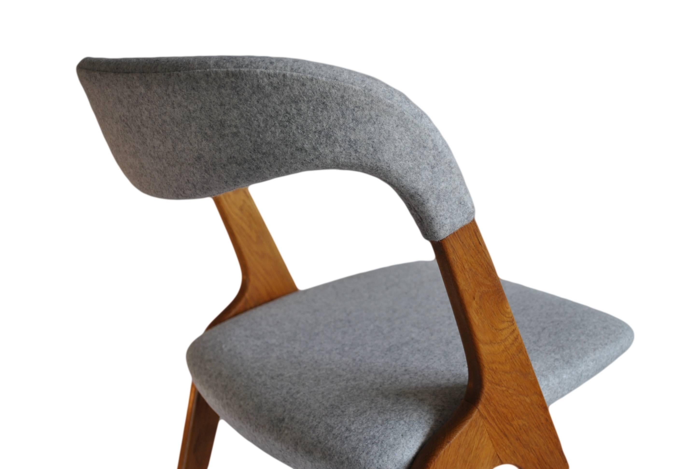 A wonderfully sleek and sculptured Vamo Sonderborg chair, Denmark, 1960. Designed by Johannes Andersen for Vamo. Model 'Sonja'. Completely and professionally reupholstered in light grey felt. Repolished light European oak frame. Superb Midcentury