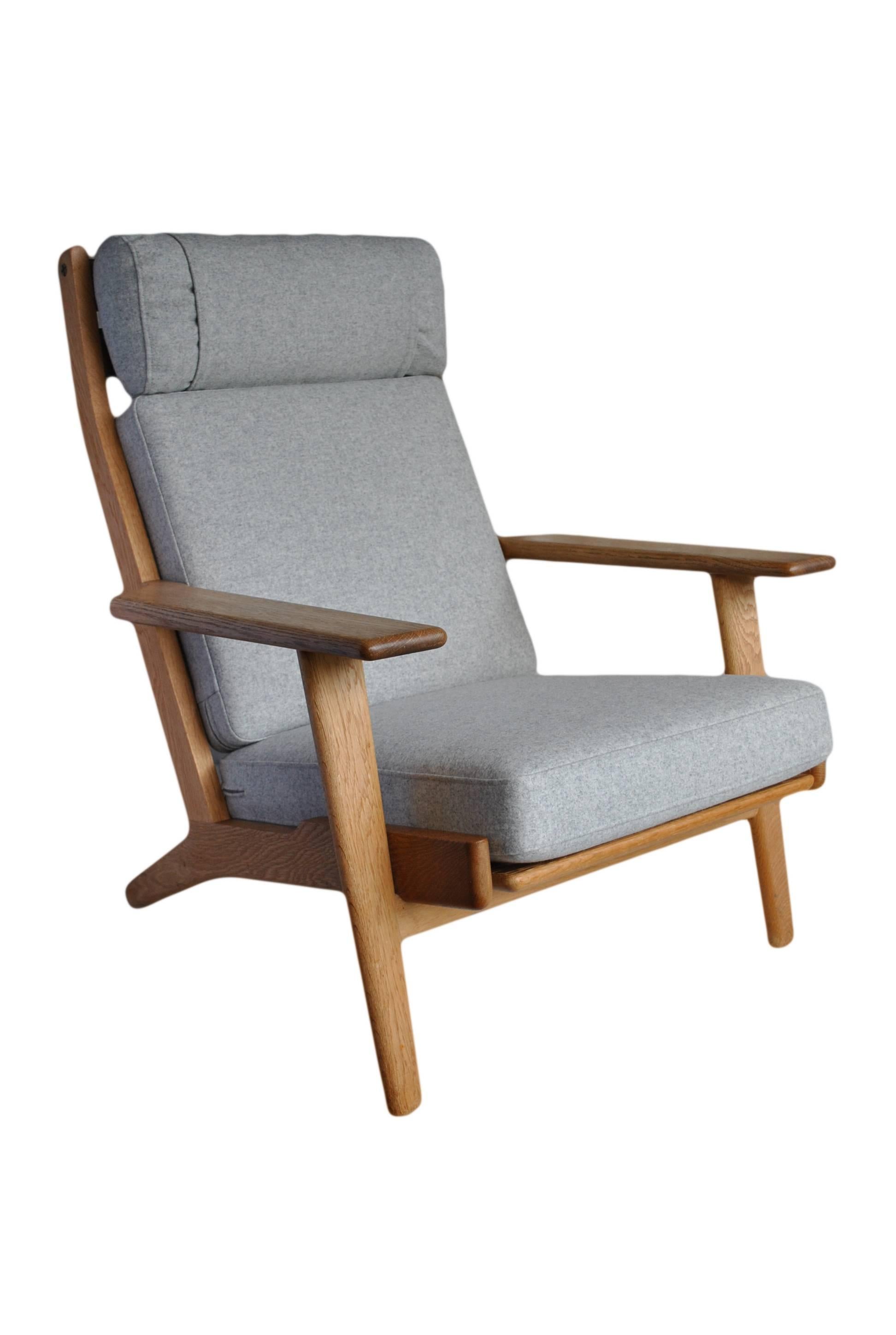 Hans Wegner GE290 Lounge Chair, 1950s Original. Fully refurbished. In Excellent Condition In London, GB