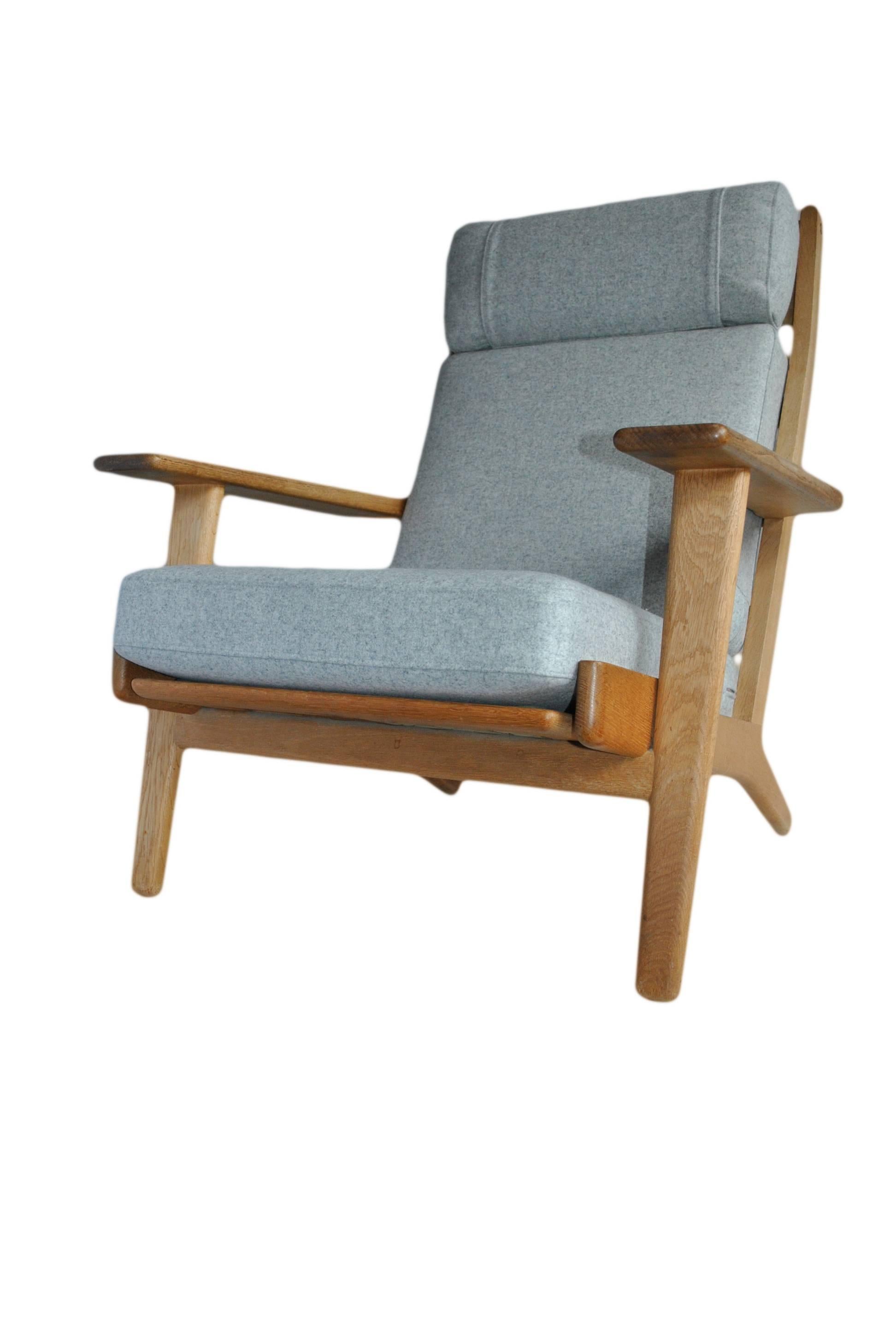 Hans Wegner GE290 Lounge Chair, 1950s Original. Fully refurbished. 3