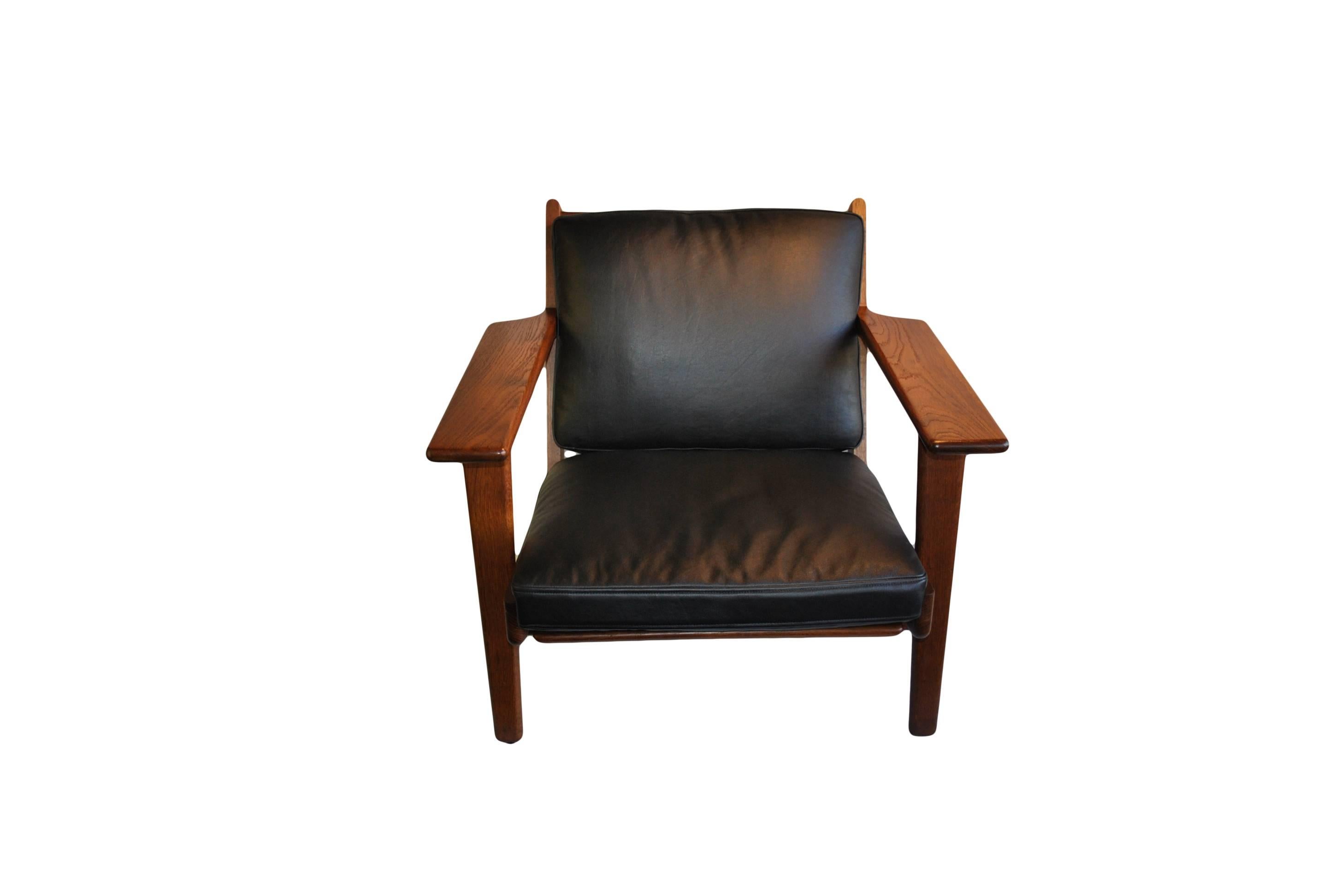 Mid-Century Modern Pair of Hans J Wegner GE290 Lounge Chairs, Fumed Oak, New Leather, Restored