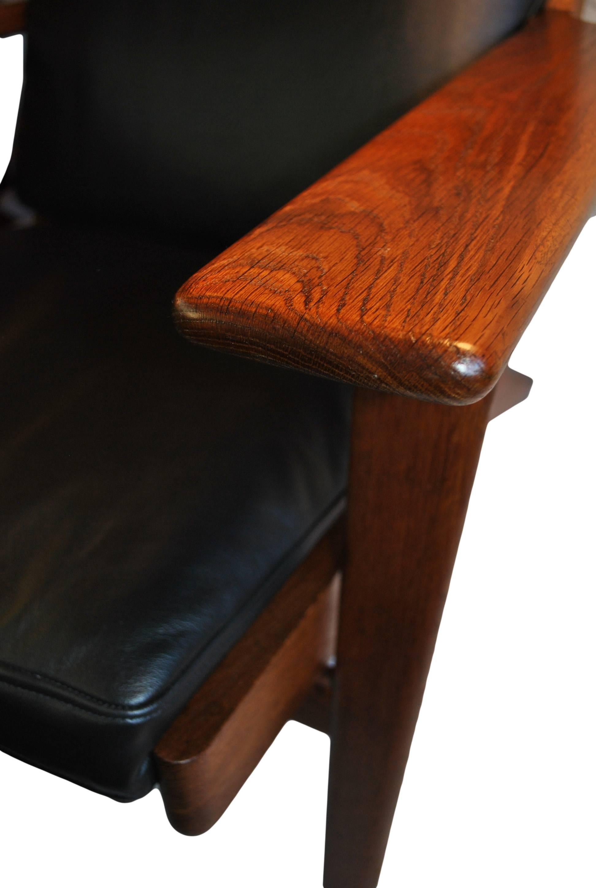Pair of Hans J Wegner GE290 Lounge Chairs, Fumed Oak, New Leather, Restored 1