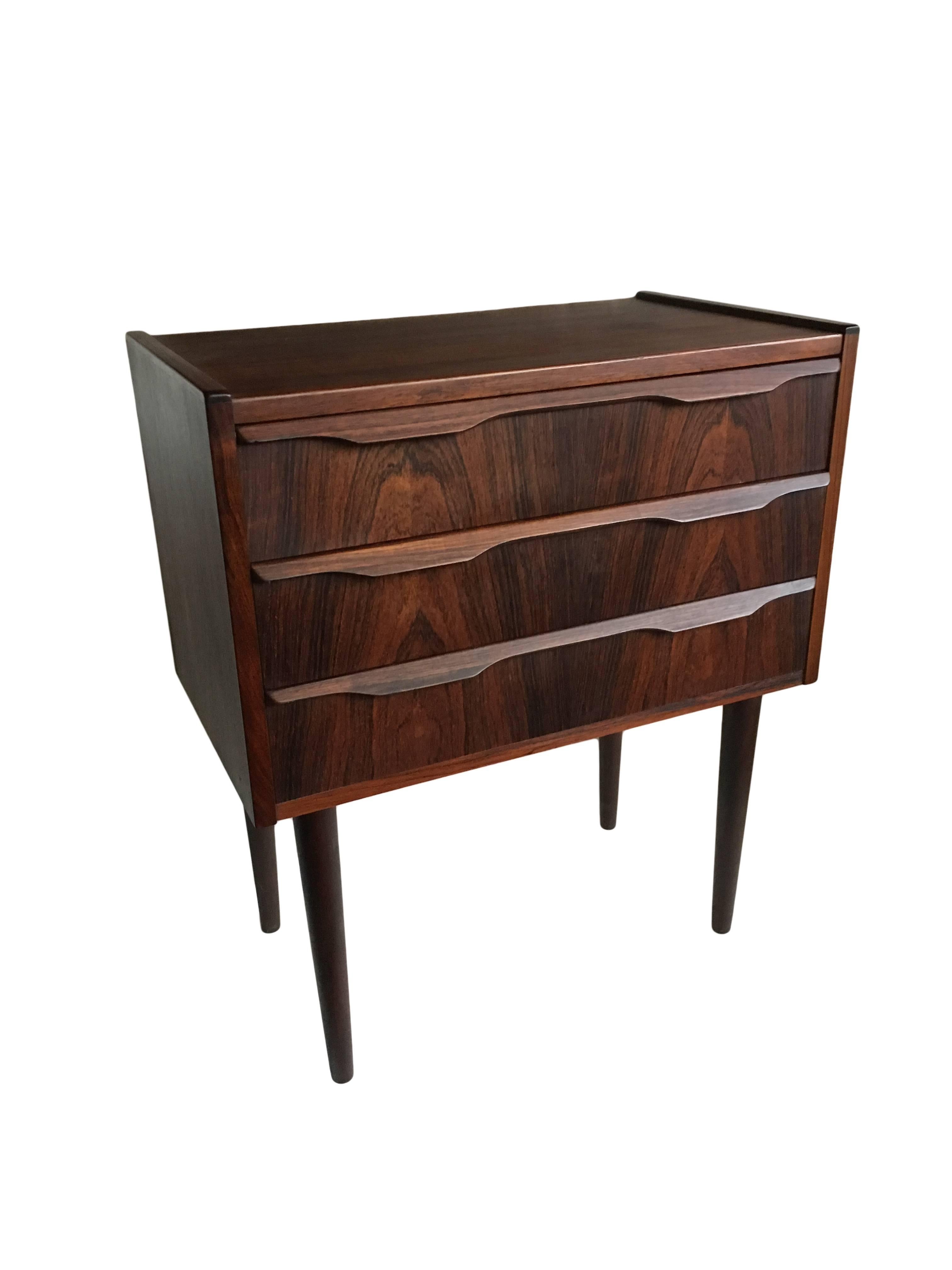 Super pair of midcentury Danish nightstands. Produced in Denmark during the early 1960s. Modernist design with lipped handles and lovely matched Santos rosewood veneers.
Great condition throughout.
 