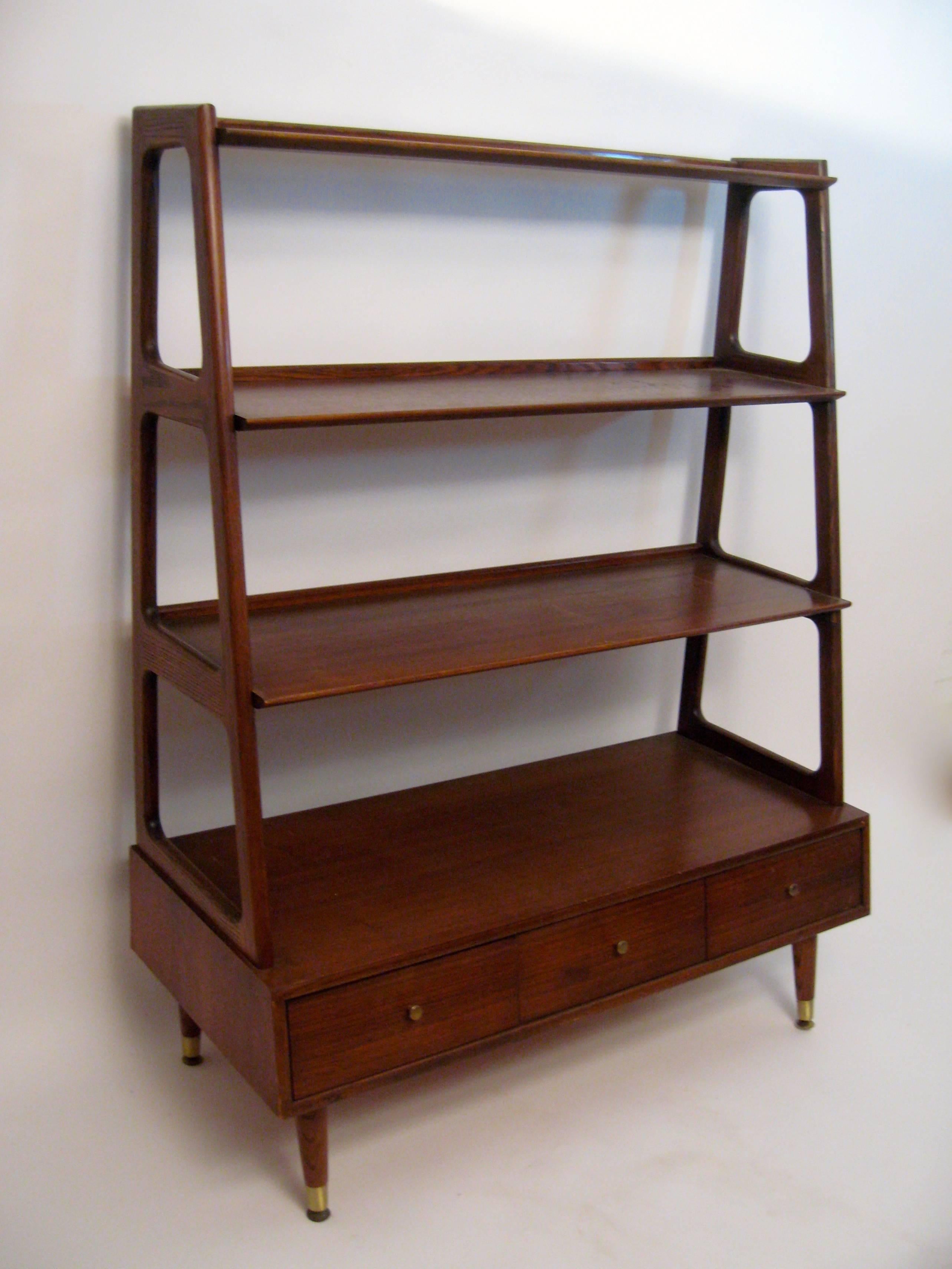 graduated shelving unit