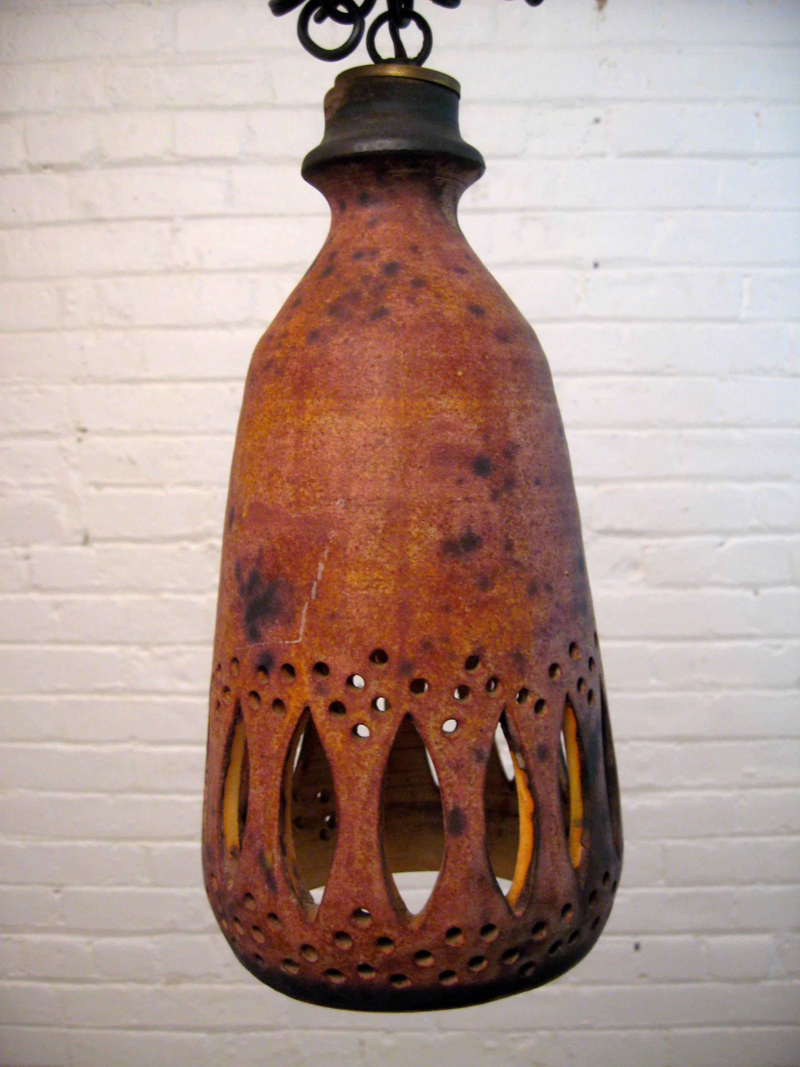 1960s Martz Beehive Style Art Pottery Pendant Light Fixture In Good Condition In Garnerville, NY
