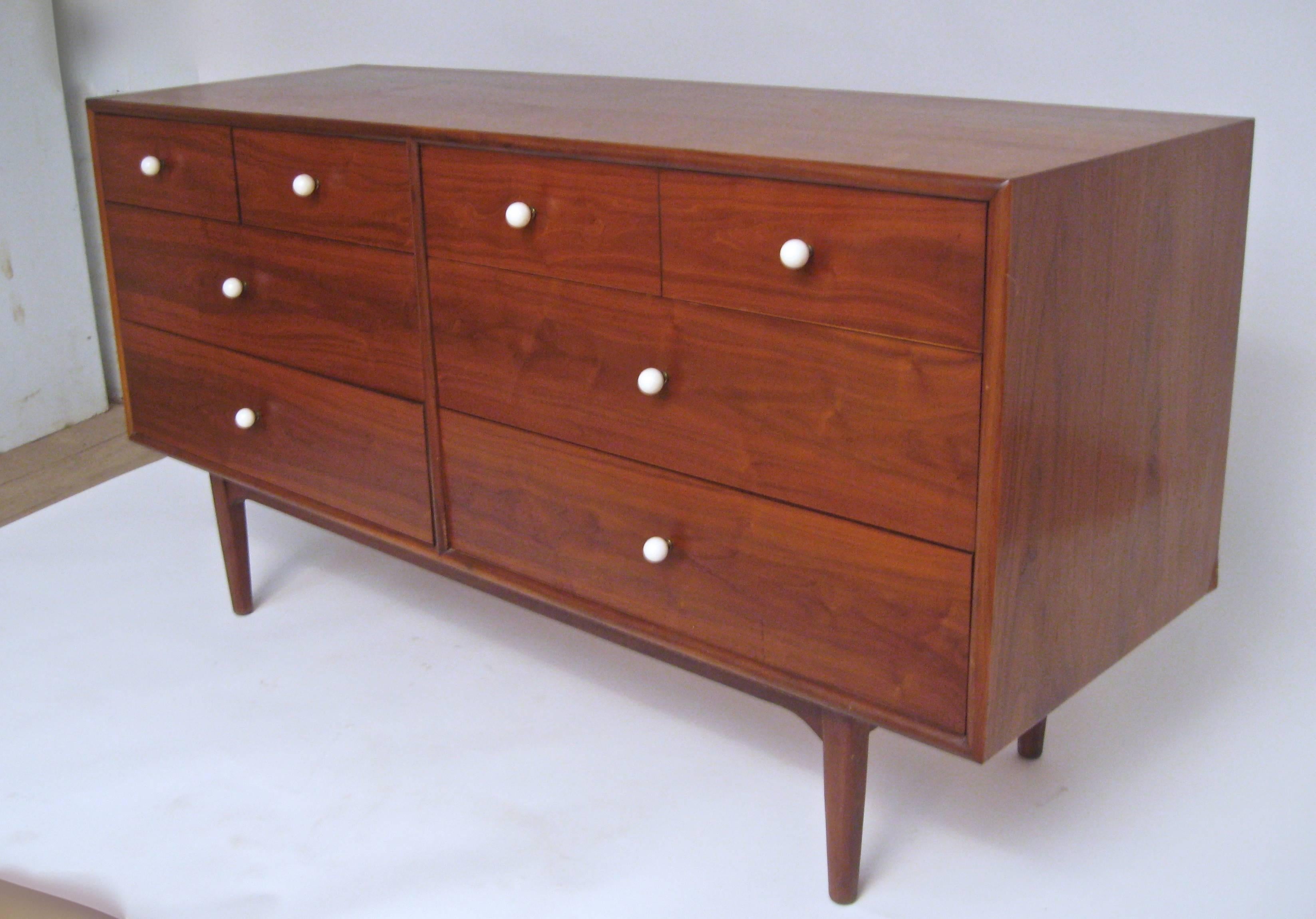 Declaration for Drexel series designed by Kipp Stewart and Stewart McDougall. Made of wonderfully figured solid and walnut veneers. Tapered legs. Small plastic caddy for jewelry, tie clips, cuff links, etc. Round white porcelain knobs. Original low
