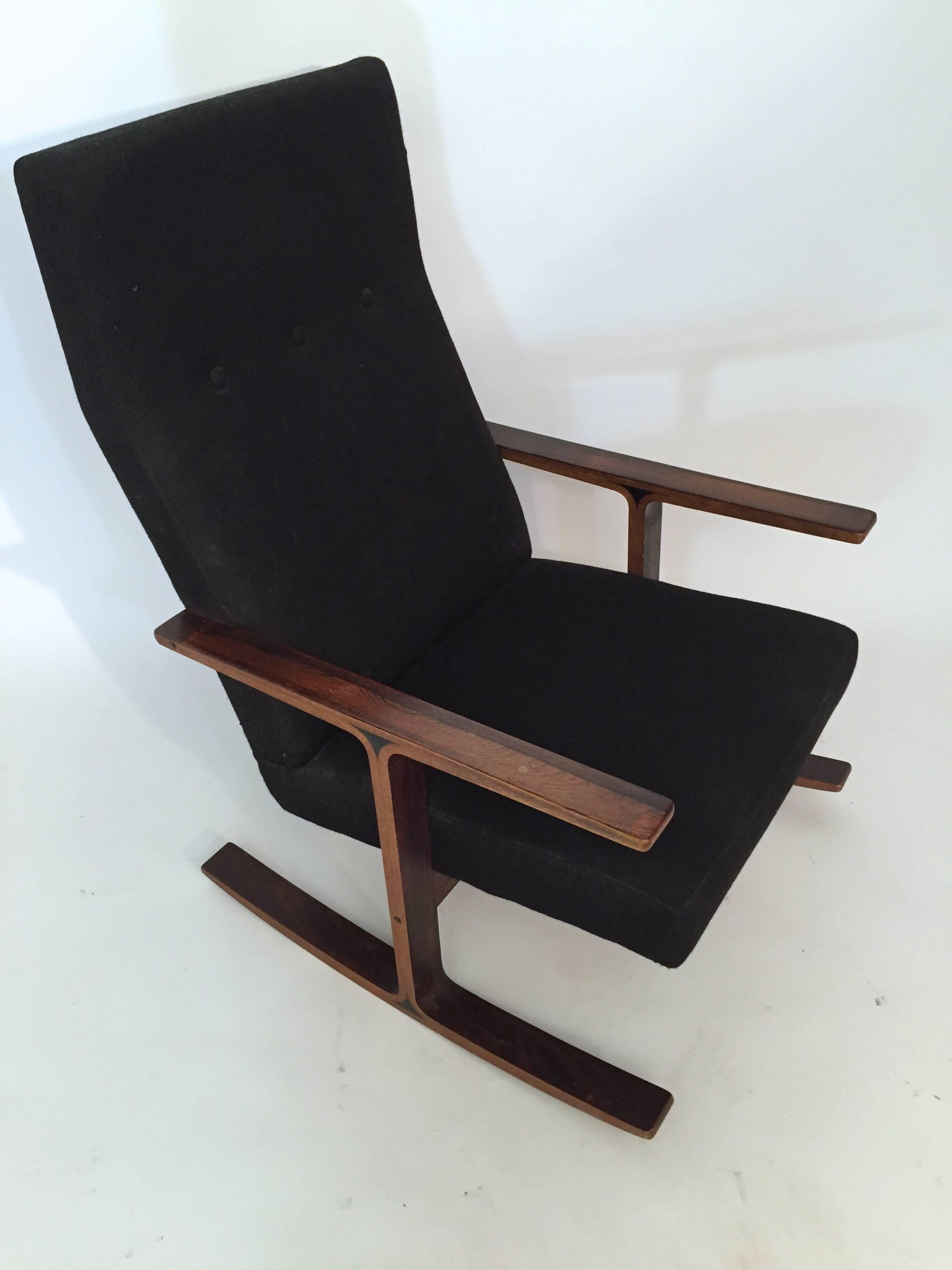 Fine bent Rosewood laminate and original black wool hopsack upholstery and ebonized triangular accents. Unsigned. Styled in the manner of the Heron rocking chair by Mitsumasa Sugasawa for Tendo Mokko.