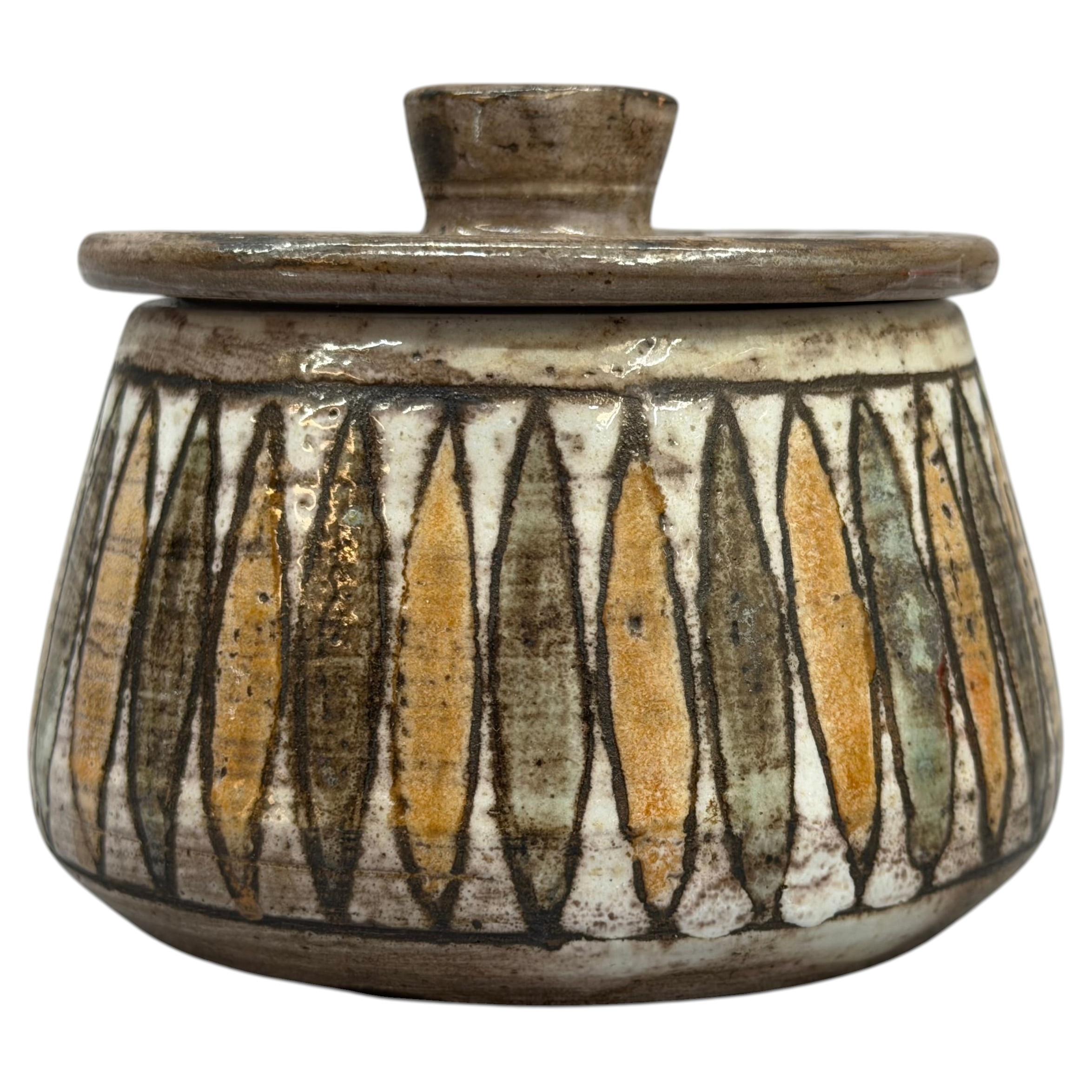 Jean-Claude Malarmey, Vallauris, France – Pot avec couvercle décoré de pétales