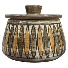 Jean-Claude Malarmey, Vallauris, France – Pot avec couvercle décoré de pétales