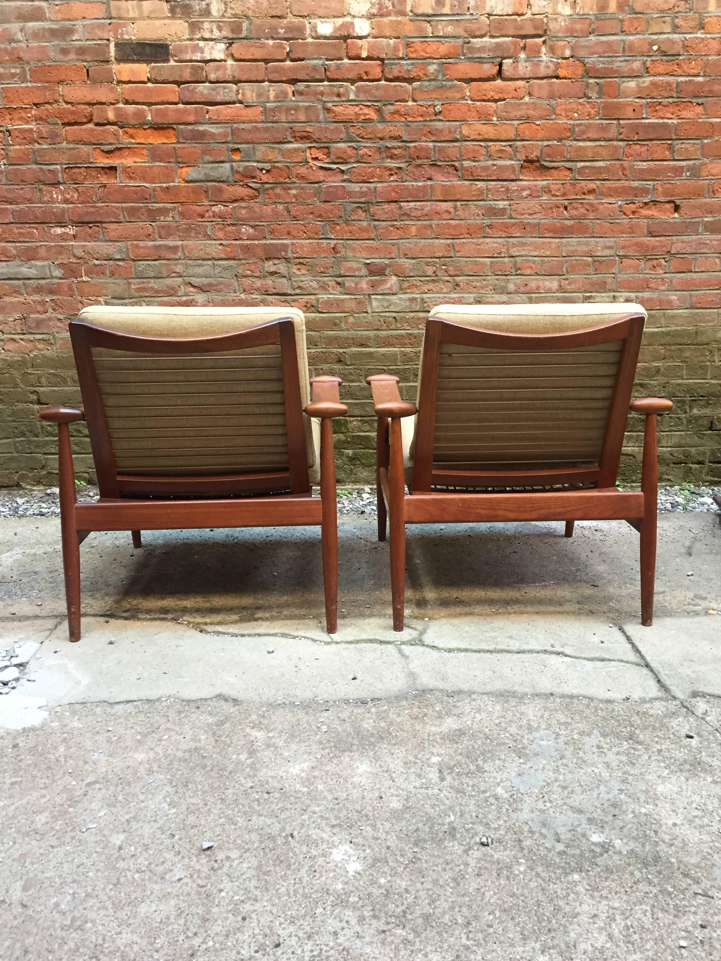 Scandinavian Modern Pair of Finn Juhl Teak FD133 Spade Chairs