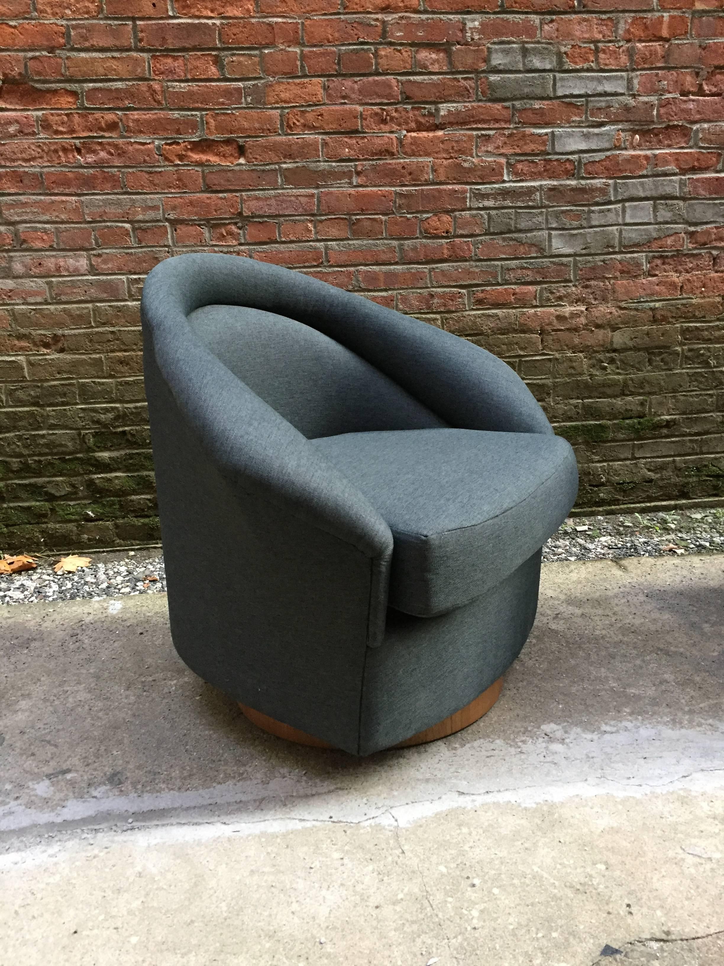 Upholstery Pair of Milo Baughman Swivel Lounge Chairs