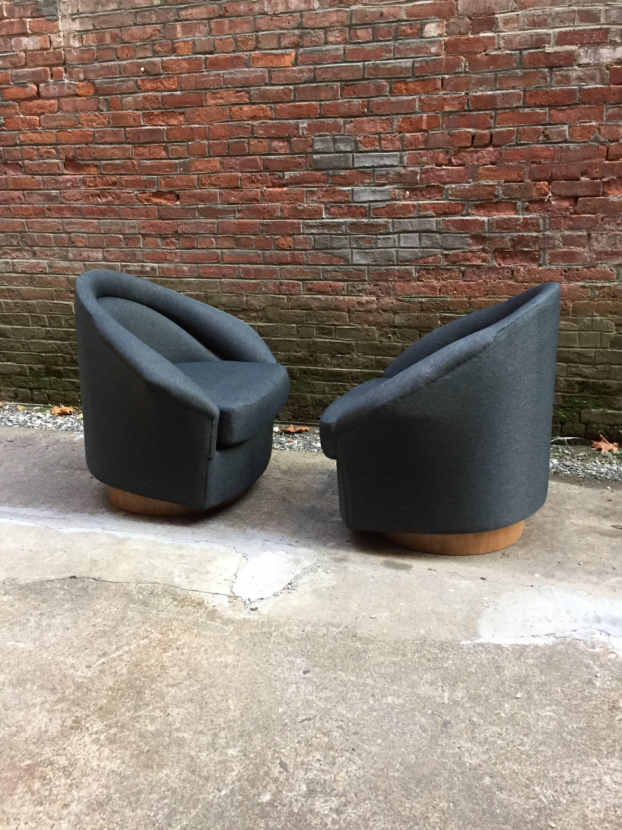 Pair of Milo Baughman Swivel Lounge Chairs 2