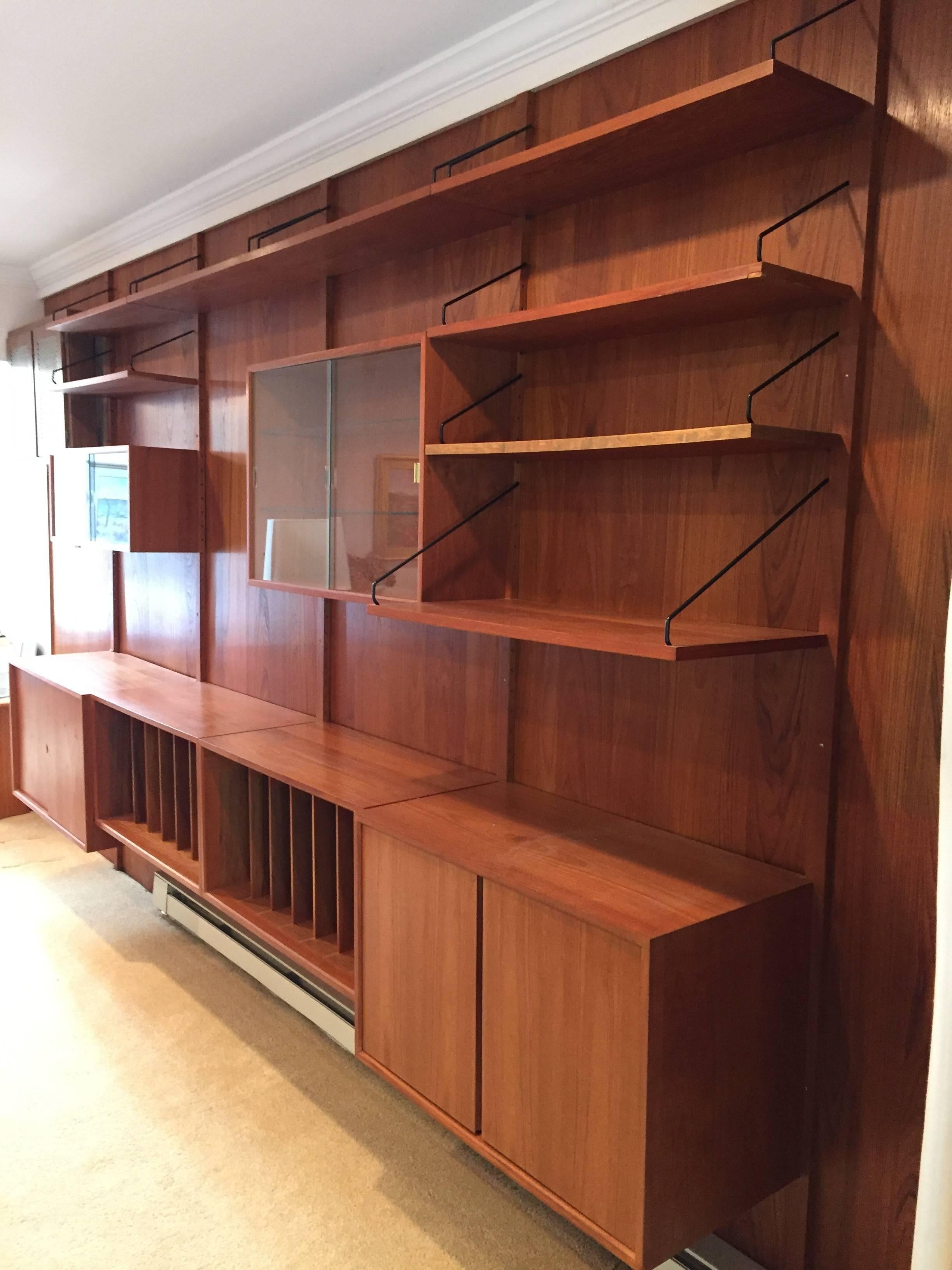 Poul Cadovius Teak Royal Shelving System In Good Condition In Garnerville, NY