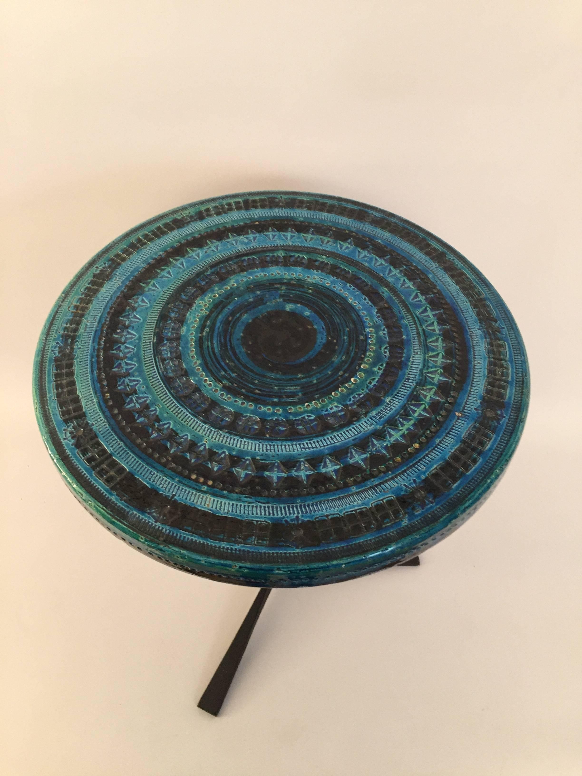 Rimini blue pottery top, tapered teak shaft and a tripod iron base. Fully signed on bottom, Italy, 2395A, circa 1960. Excellent, original condition. Embossed geometric patterns.

17.5" high x 14 .38" diameter top.