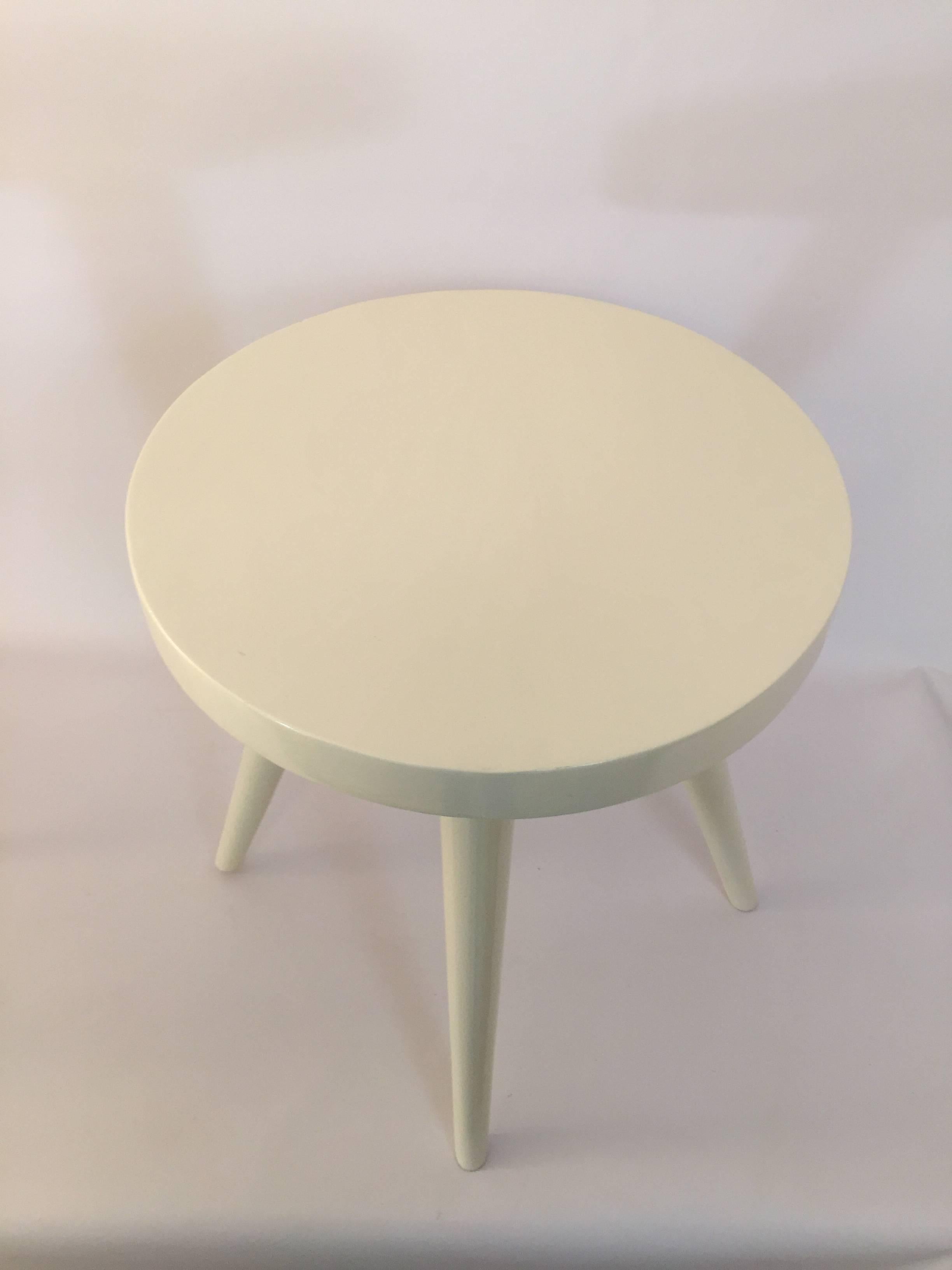 Unknown Pair of Modern White Lacquered Stools in the Manner of Charlotte Perriand