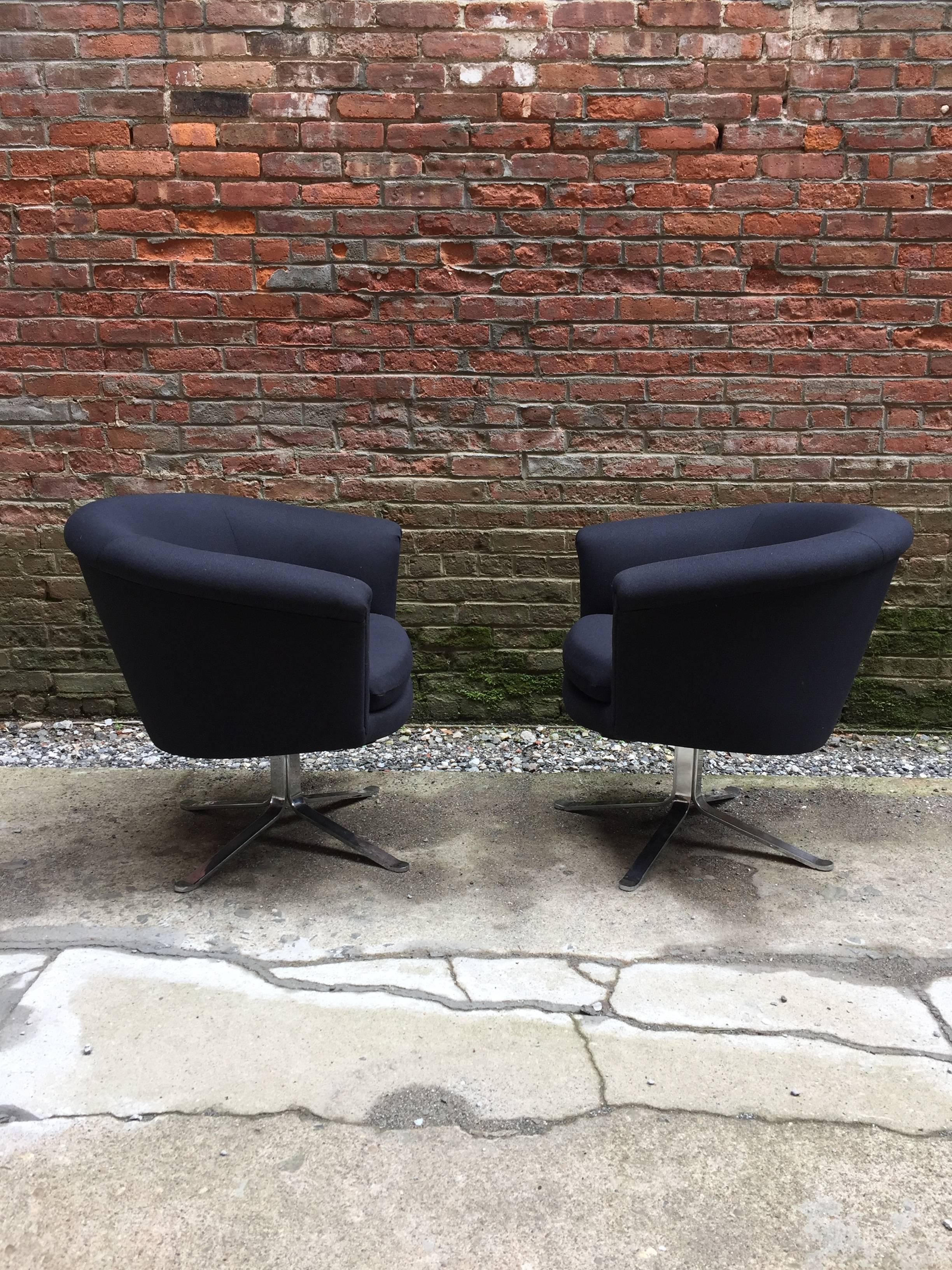 Mid-Century Modern Pair of Nicos Zographos Modern Swivel Chairs
