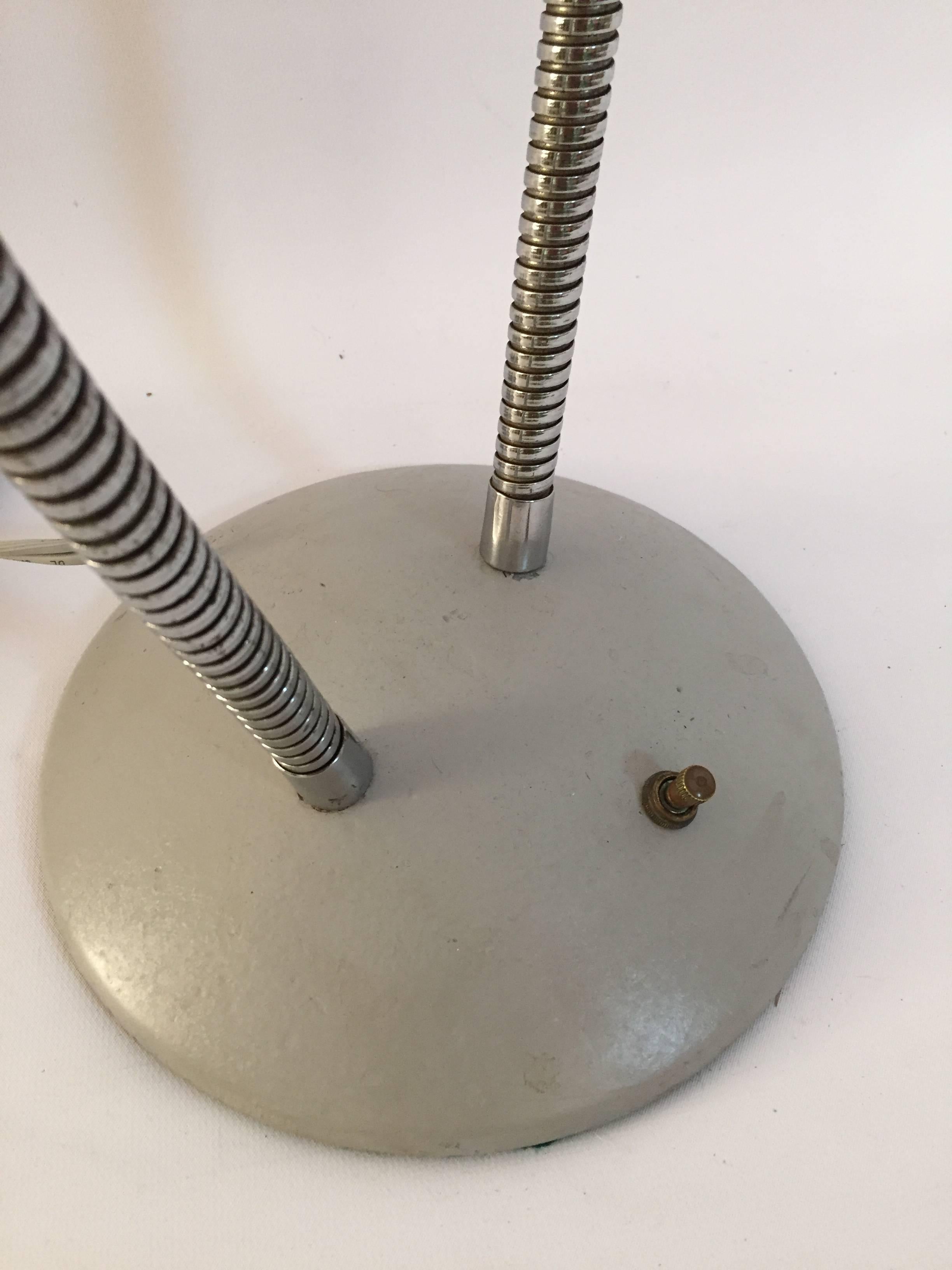 Milieu du XXe siècle Lampe de bureau à double col d'oie à la manière de Kurt Versen en vente
