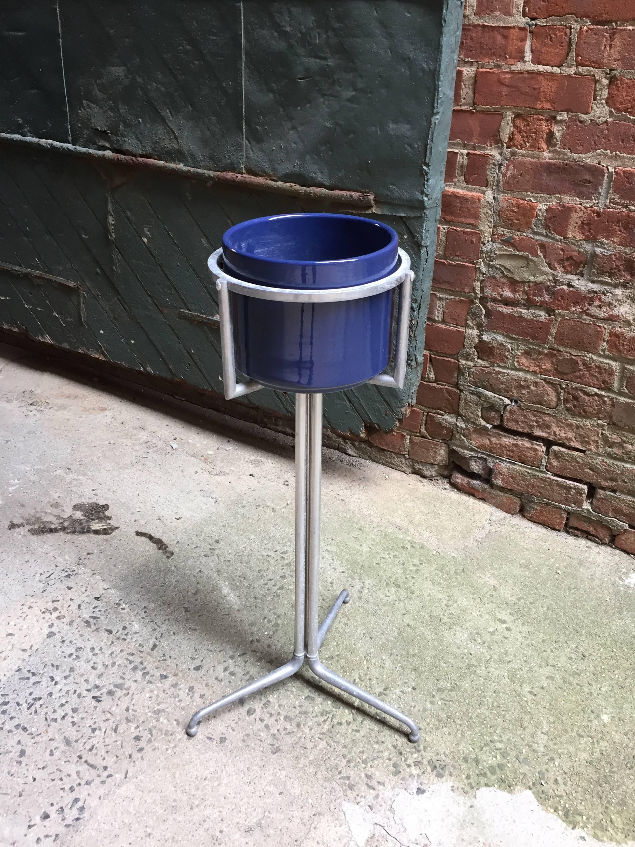 Italian Modern Design Aluminum Plant Stand In Excellent Condition In Garnerville, NY