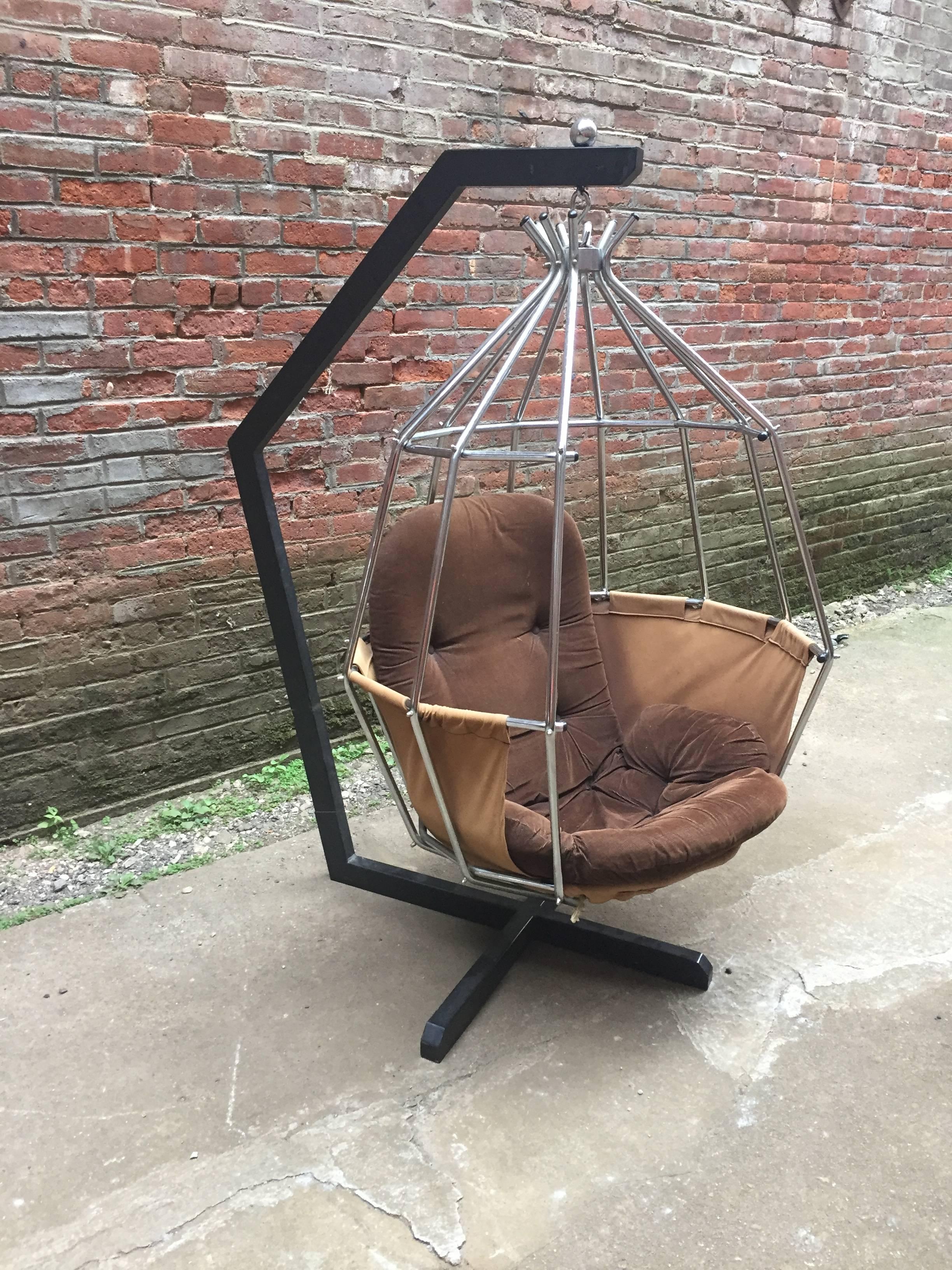 Ib Arberg design, circa 1970-1980. Original brown corduroy and cotton canvas upholstery. Nickel-plated swing cage with a black enamel steel base. Good overall condition with cosmetic wear to the powder coated stand. Scratches and minor