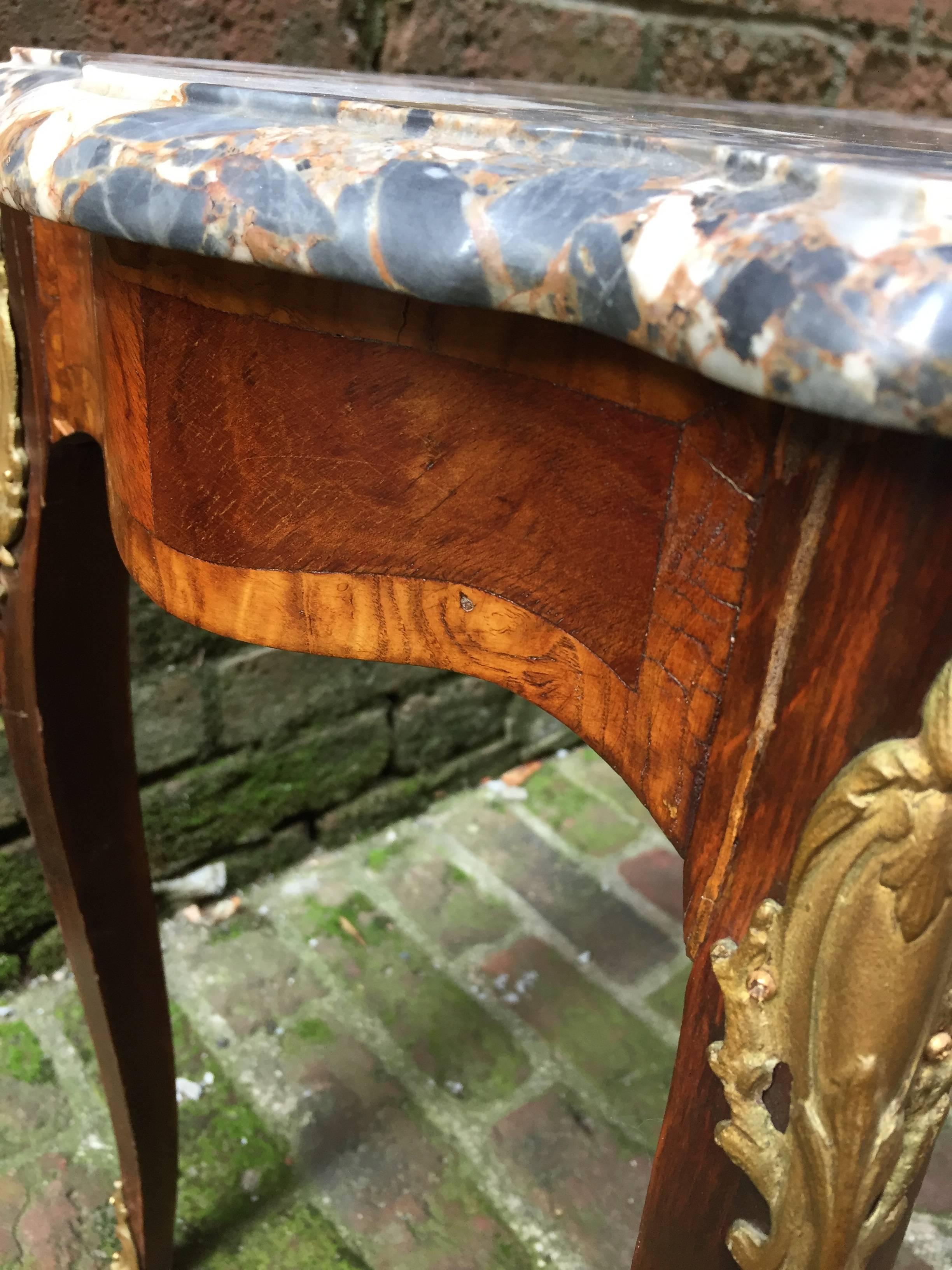 Louis XV Style Turtle Top Breche Marble and Ormolu Stand In Good Condition In Garnerville, NY