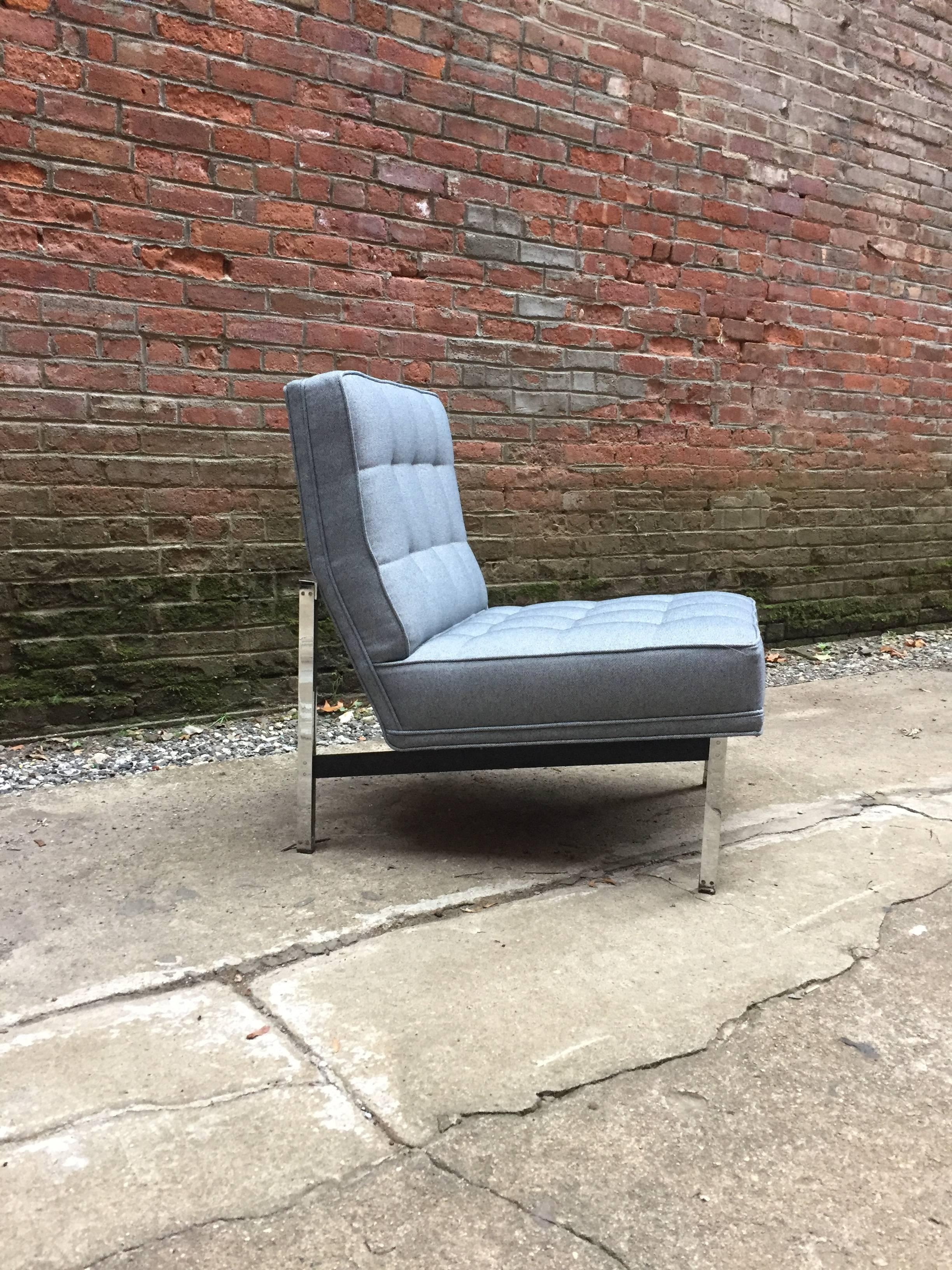Freshly upholstered in a light gray Knoll fabric. Brushed chrome steel base with black finish. 

Measure: 24