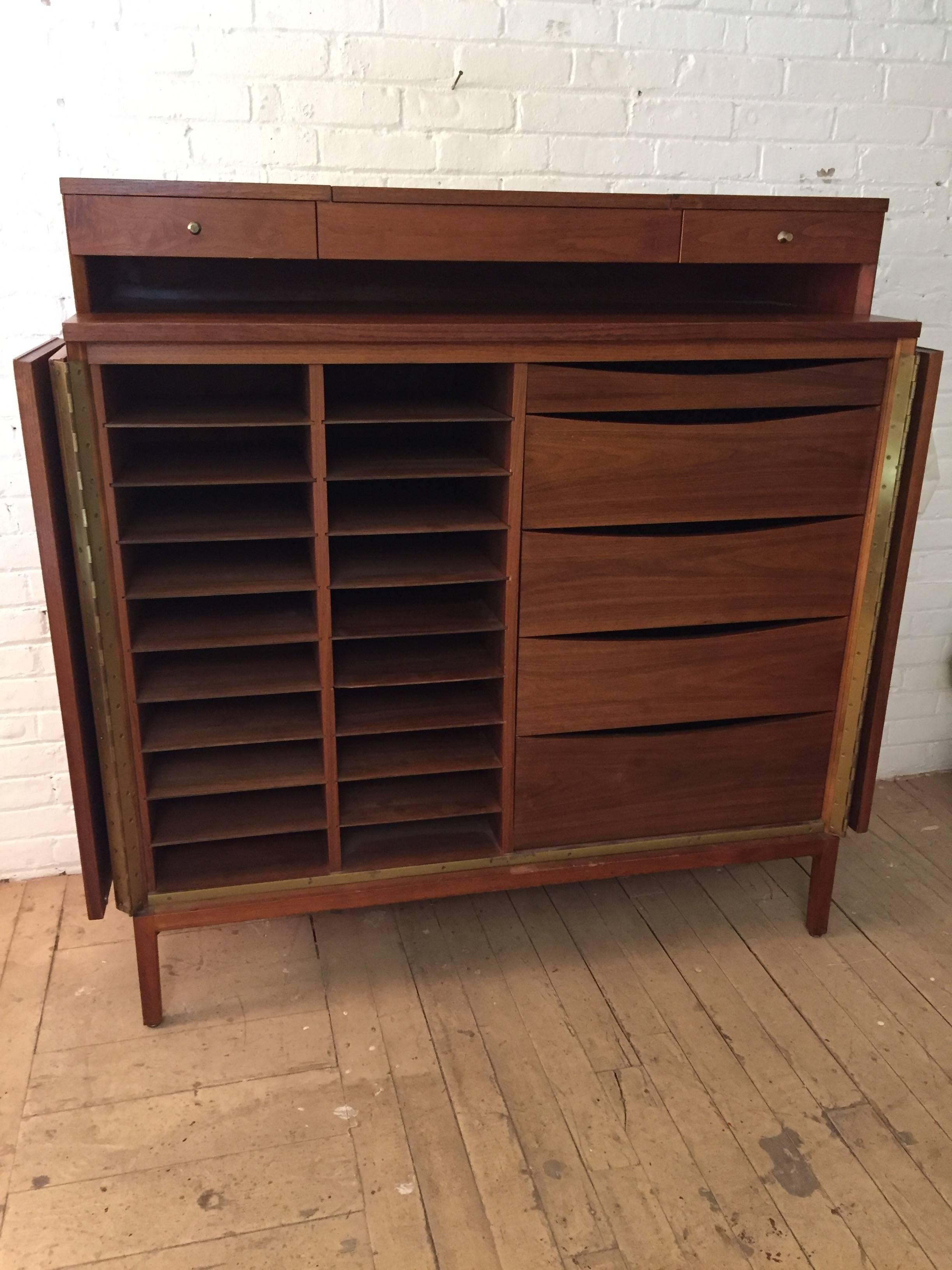 Mid-Century Modern Paul McCobb Calvin Group Irwin Collection Dresser