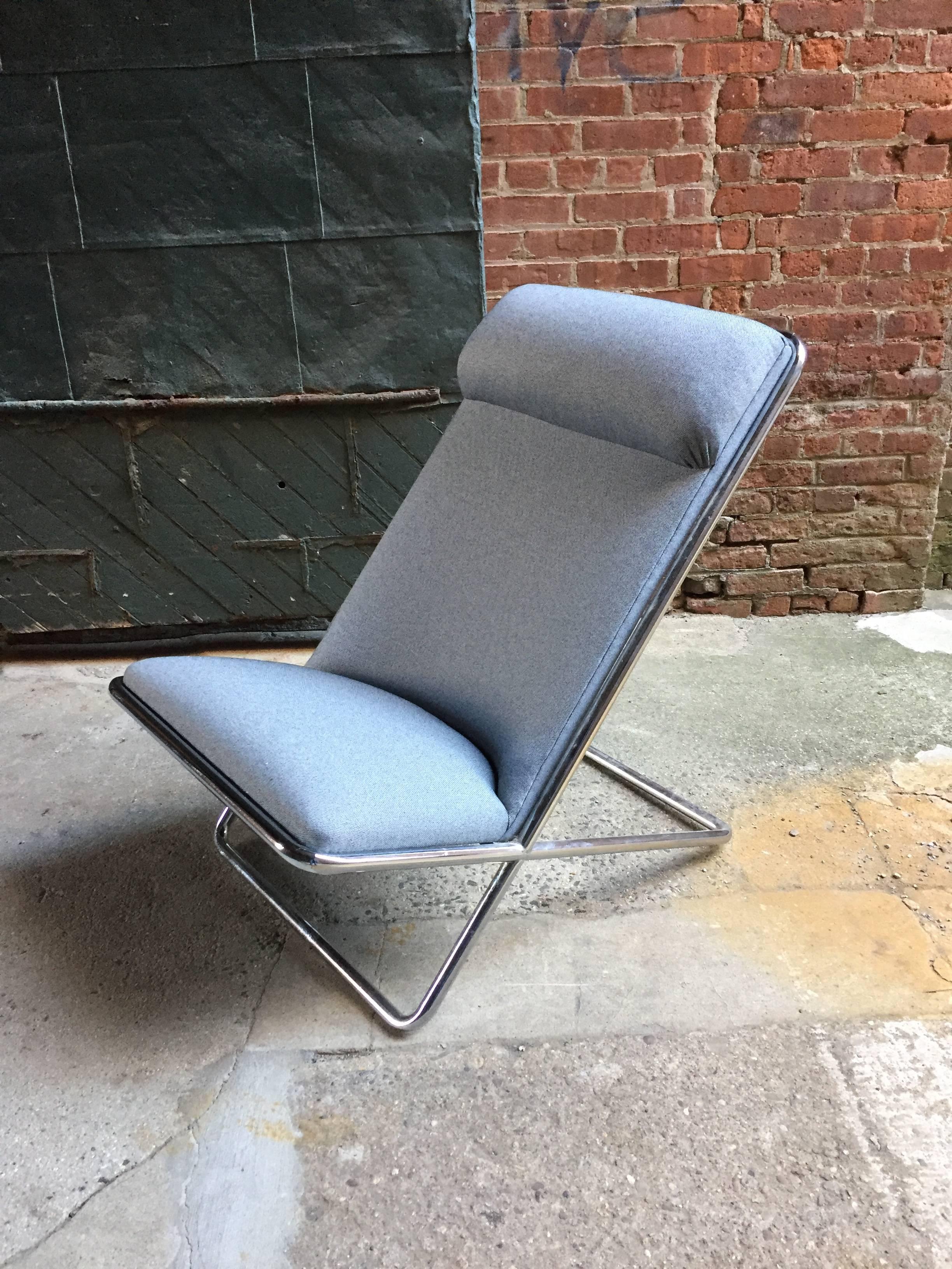 Ward Bennett design for Brickel Associates, circa 1970. Tubular chrome frame supports a newly upholstered light gray Knoll fabric seat cushion. Low profile design.

Measures: 35