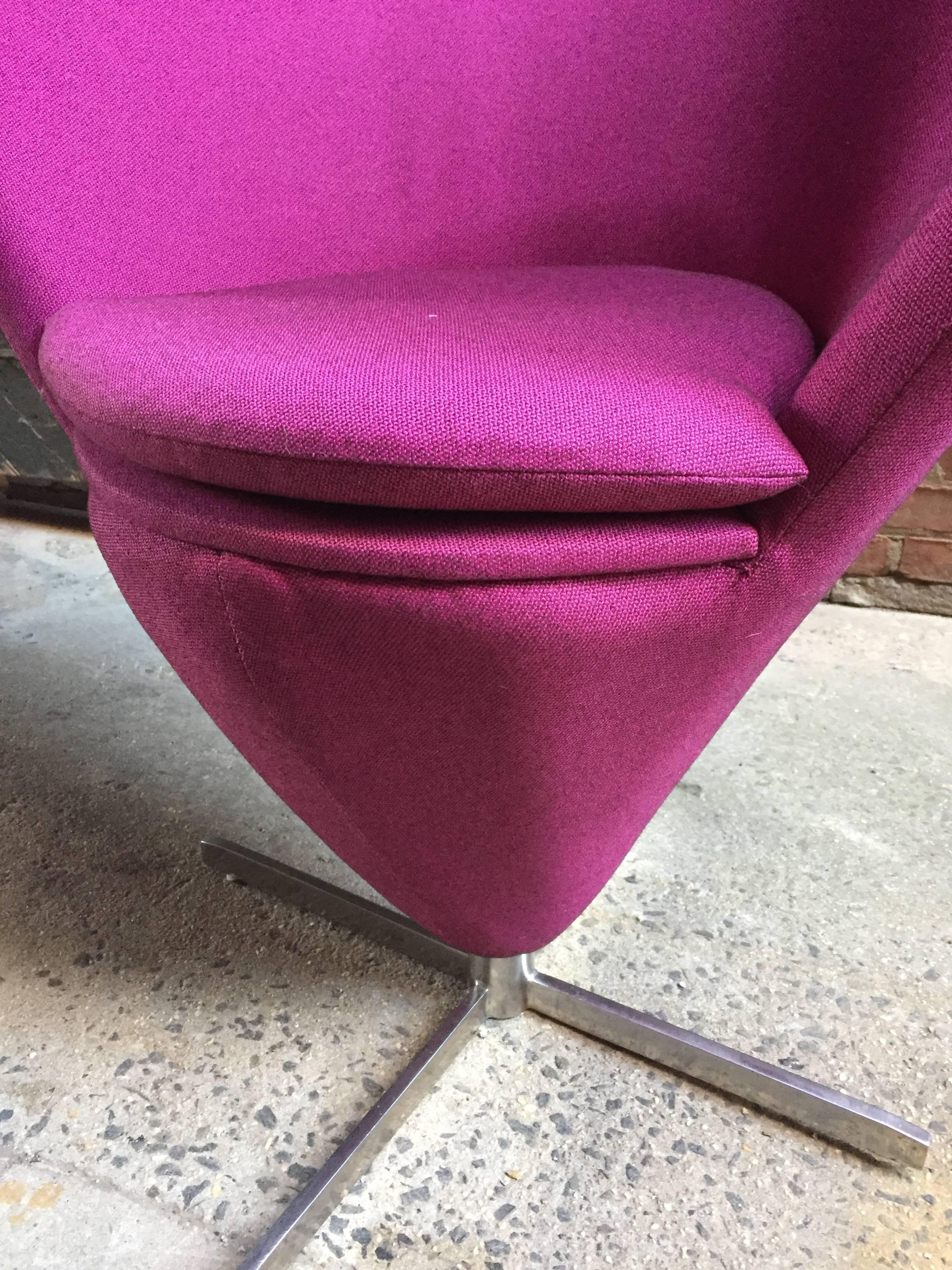 Verner Panton Style Swivel Heart Chair In Good Condition In Garnerville, NY