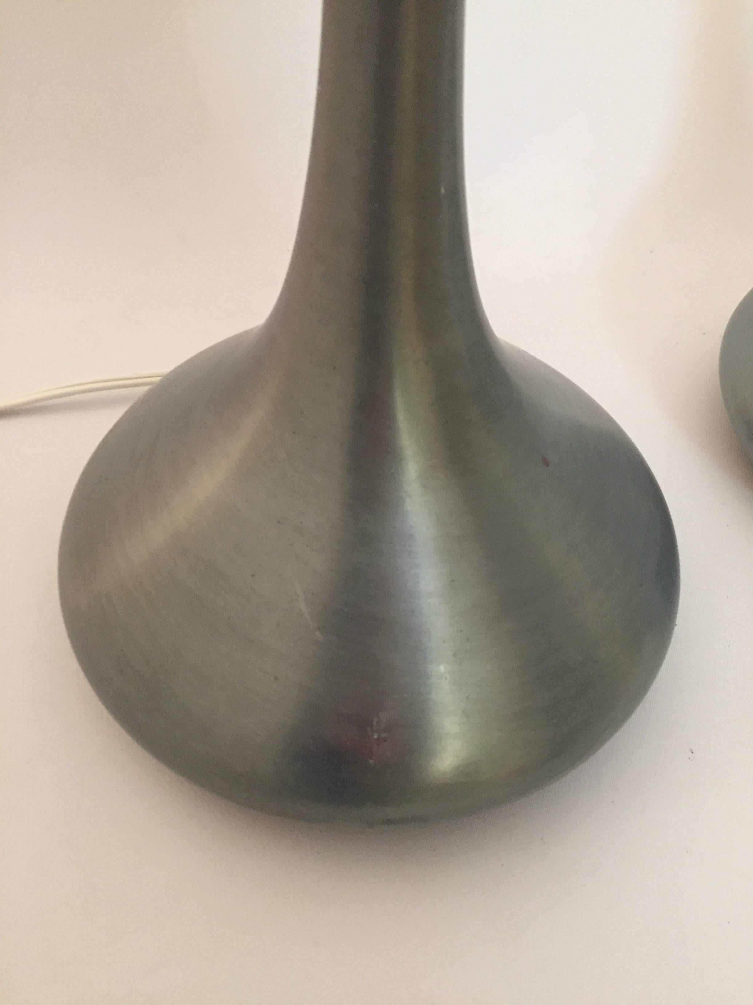 Beautifully restored brushed metal tulip form table lamps for Laurel Lamp Company. Newly rewired. Felted bottoms.

Measures: 26.5